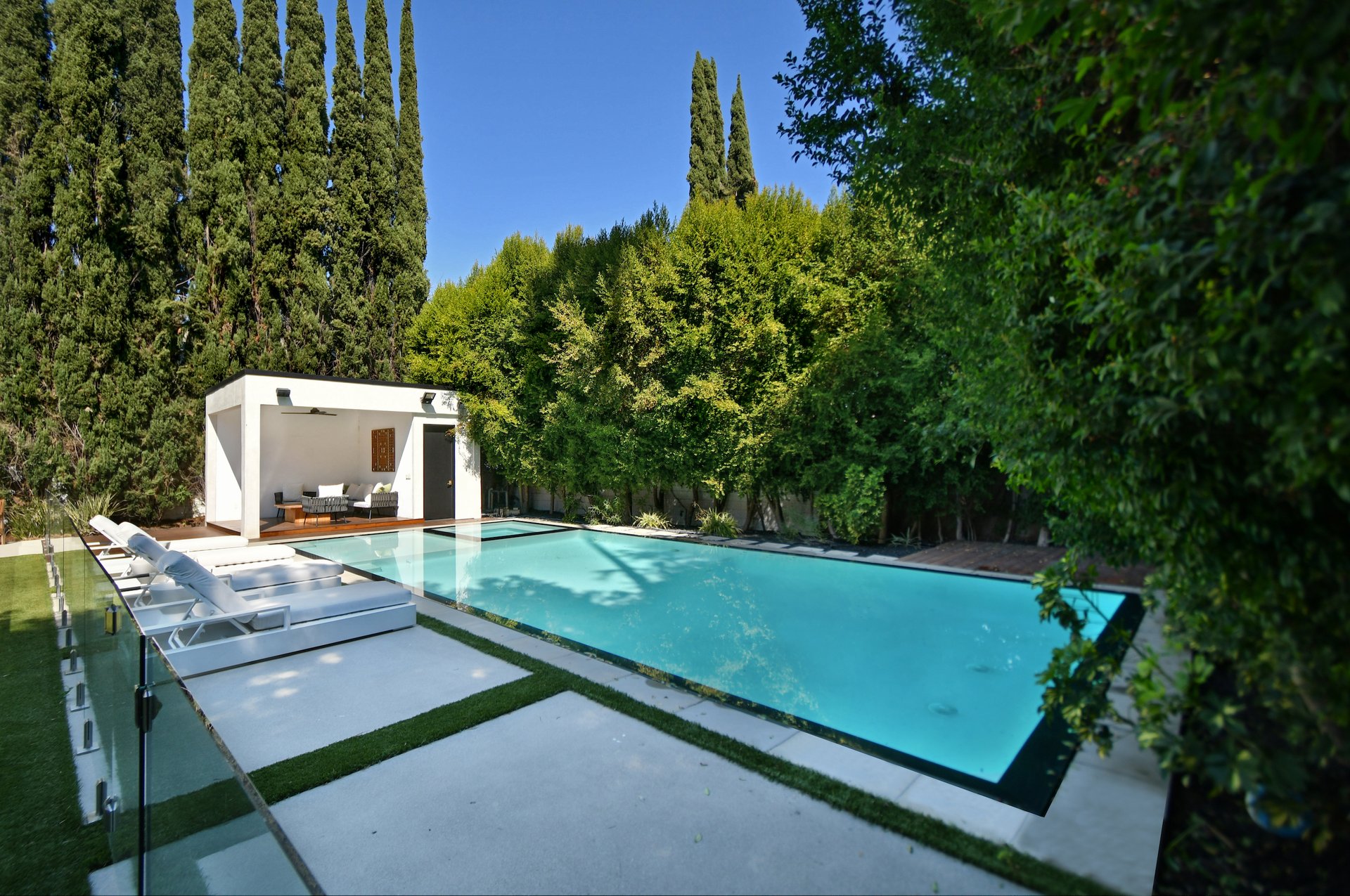 4544 Woodley Ave