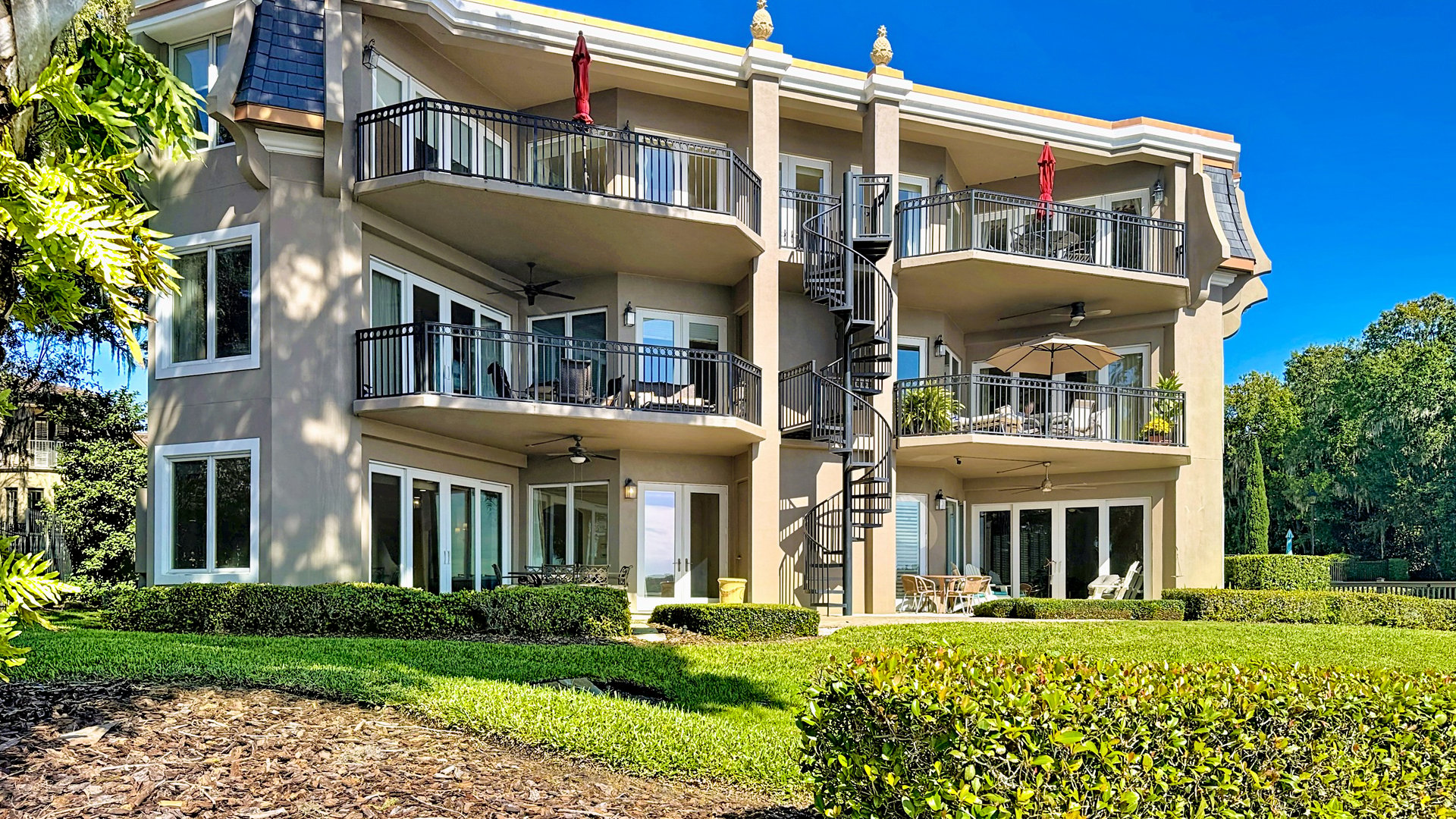 Spacious Winter Park Lakefront Condo in Perle du Lac