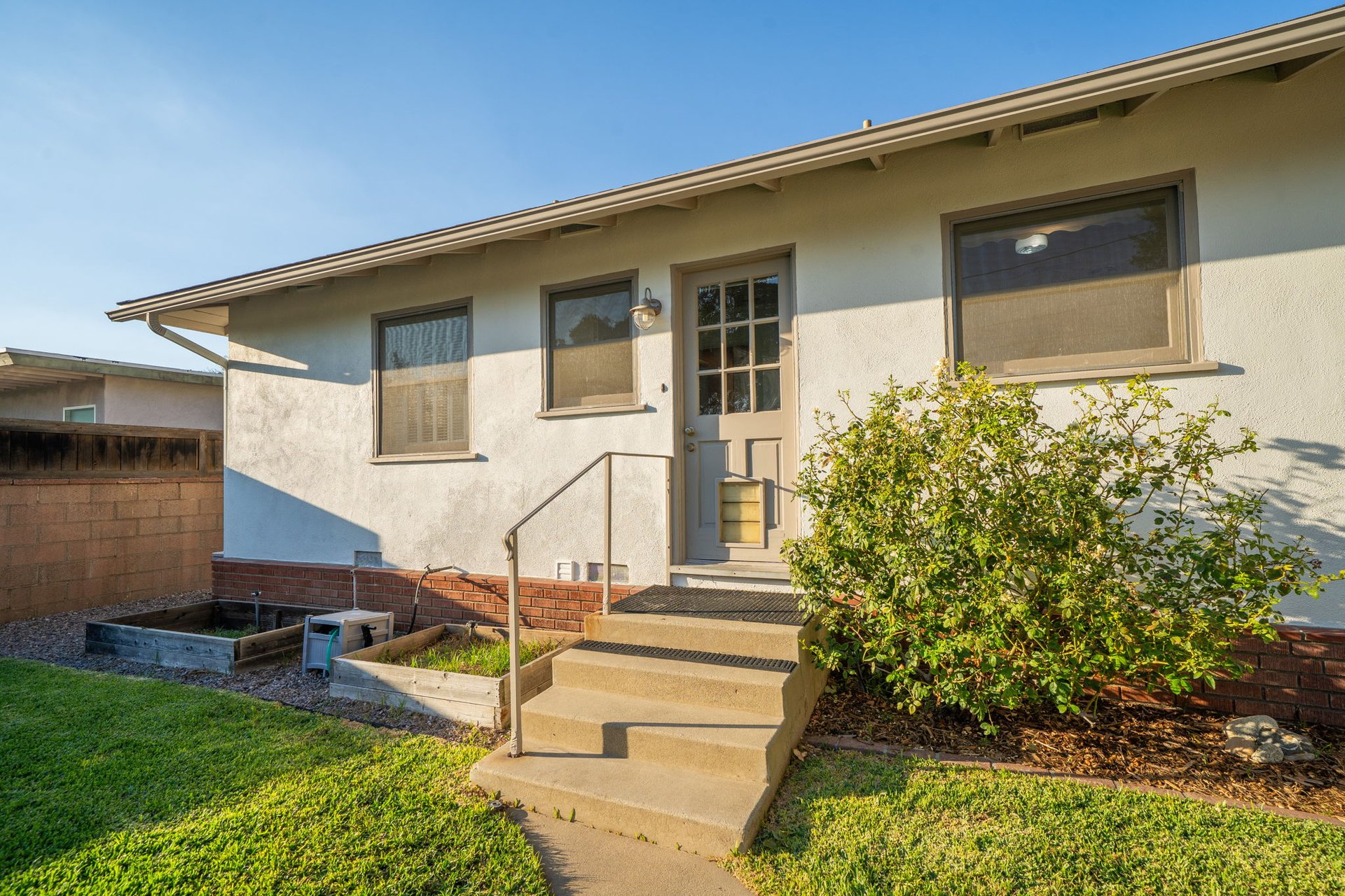 226 E Villanova