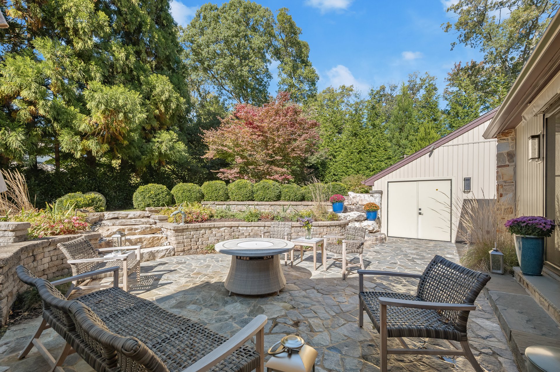 668 Broadwater Way