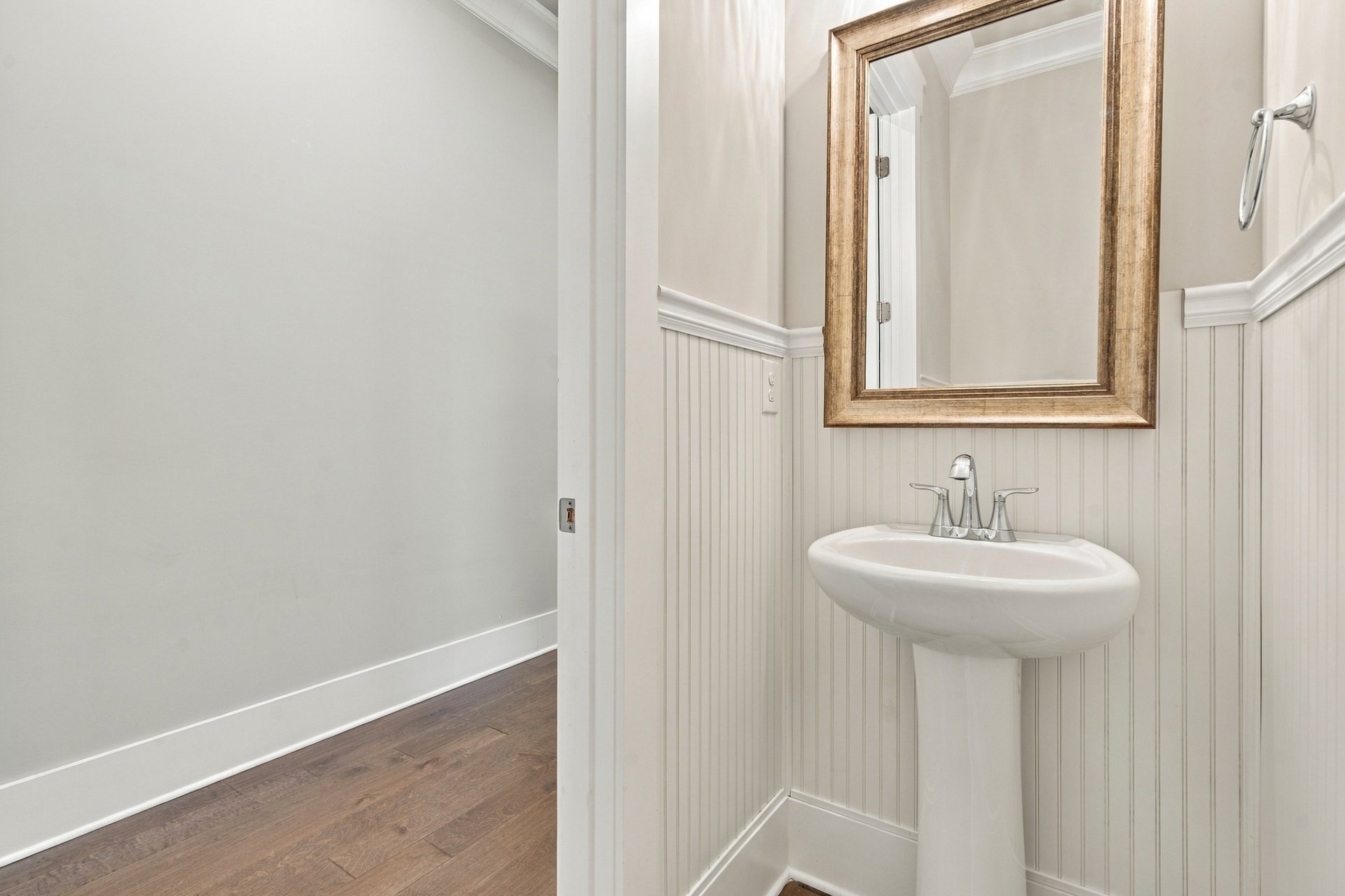 Craftsman Charm Meets Modern Luxury in Clift Farm