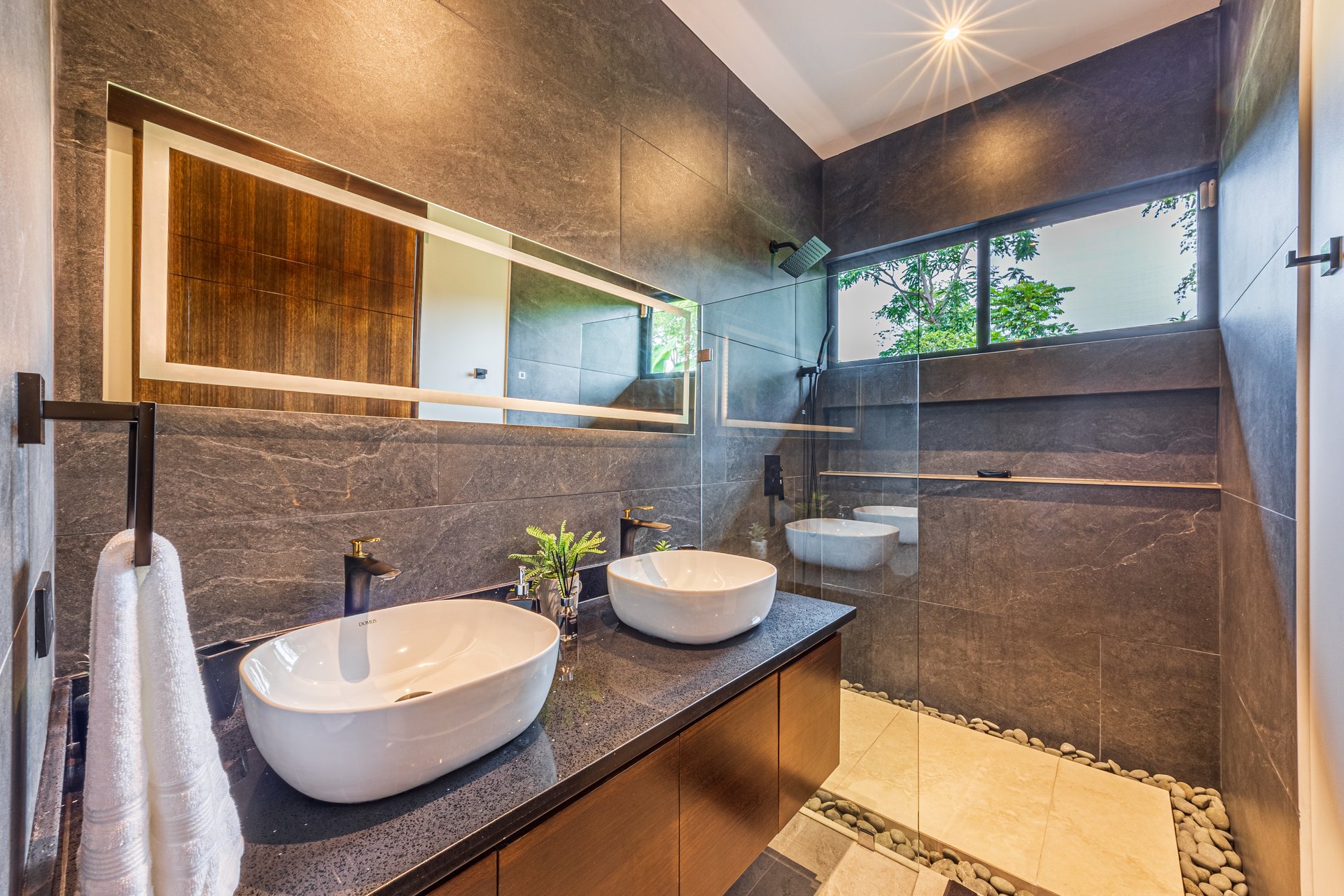Tropica House a Luxurious Oasis in the Heart of Uvita!