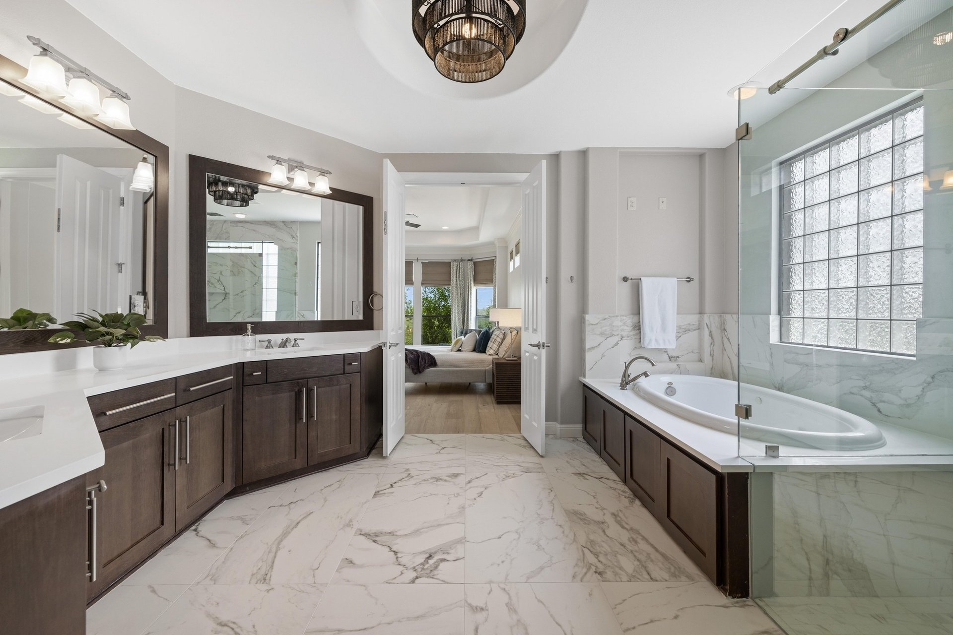 1501 University Club Drive