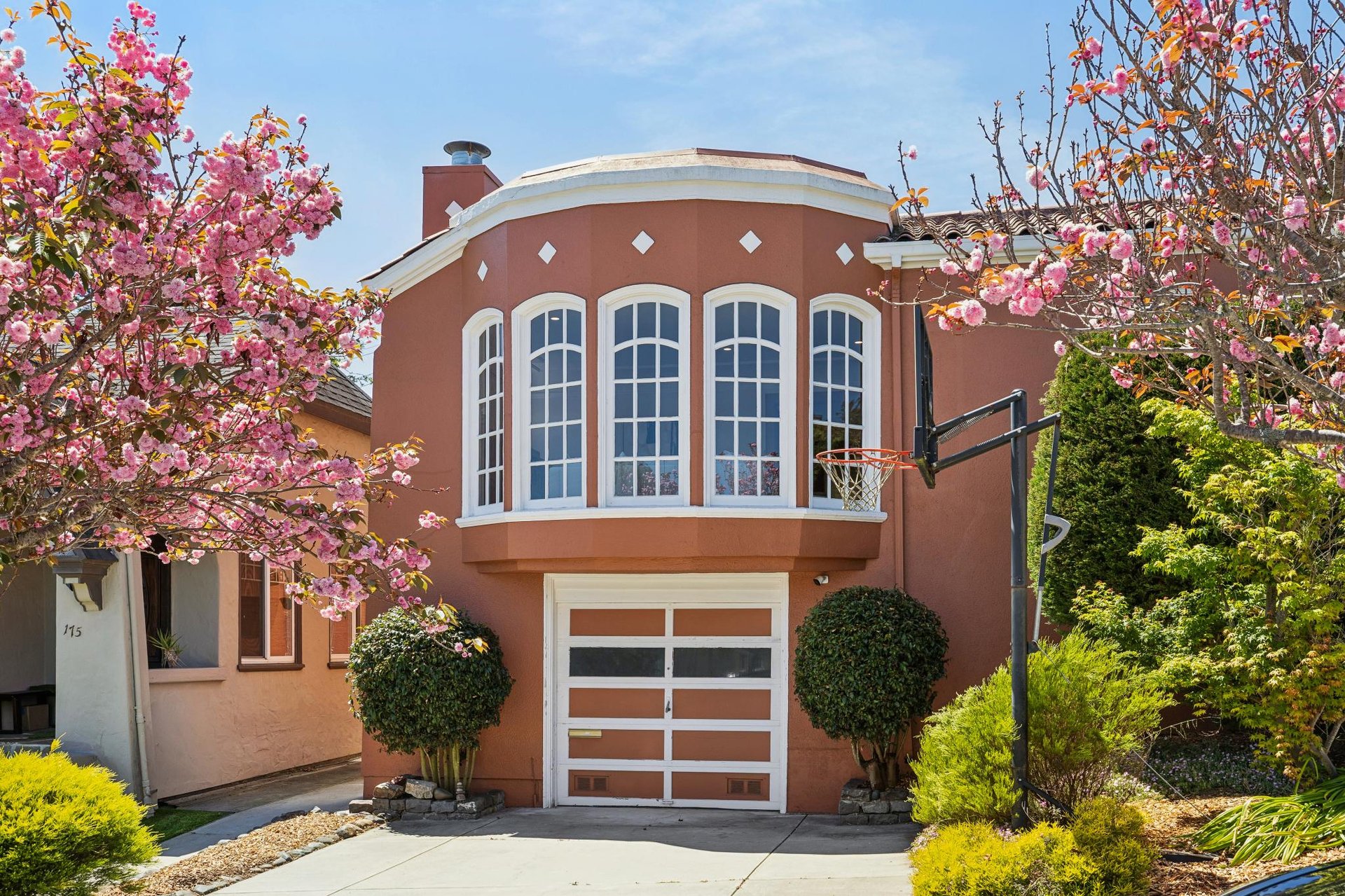 301 Montecito Ave