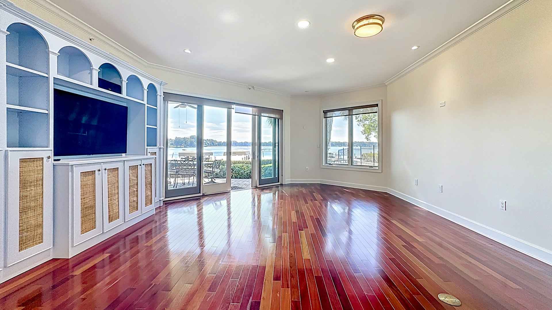 Spacious Winter Park Lakefront Condo in Perle du Lac