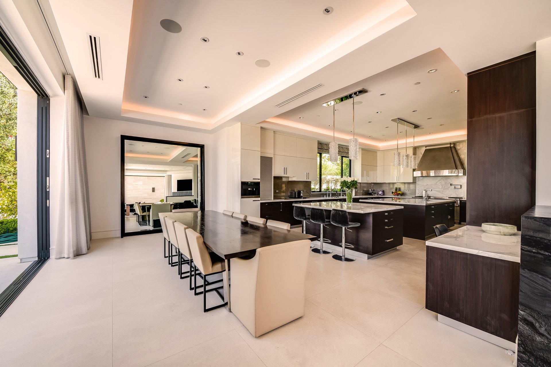 565 Evelyn Pl