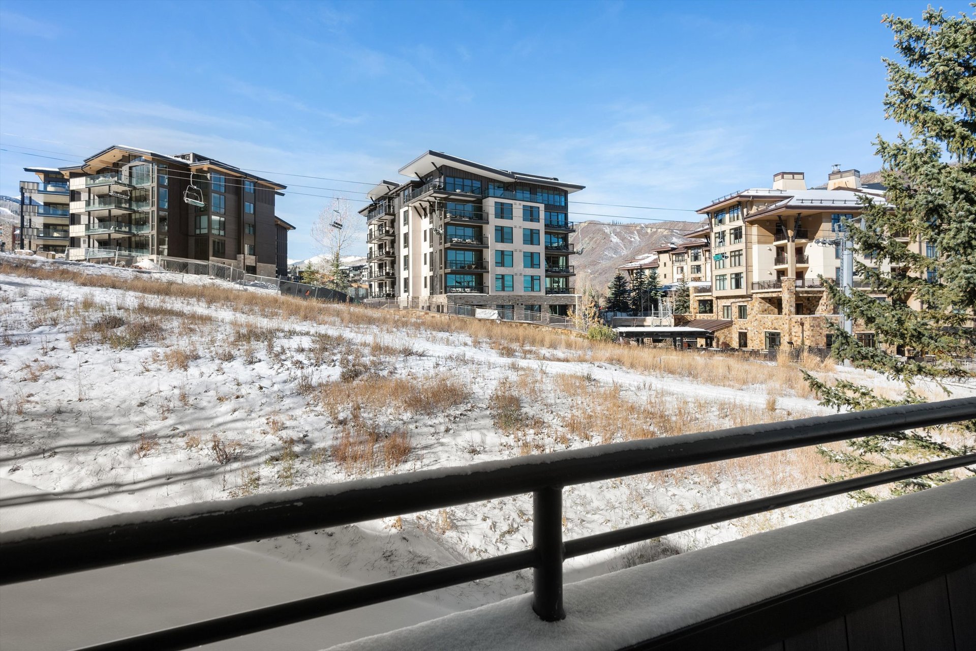 Ski-In/Ski-Out Luxury: Deerbrook Townhome