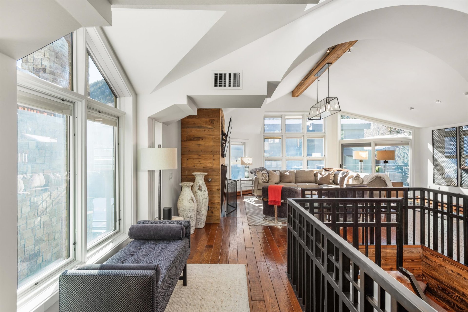 Aspen Core Luxury: Walk to the Gondola from this Spacious Townhome