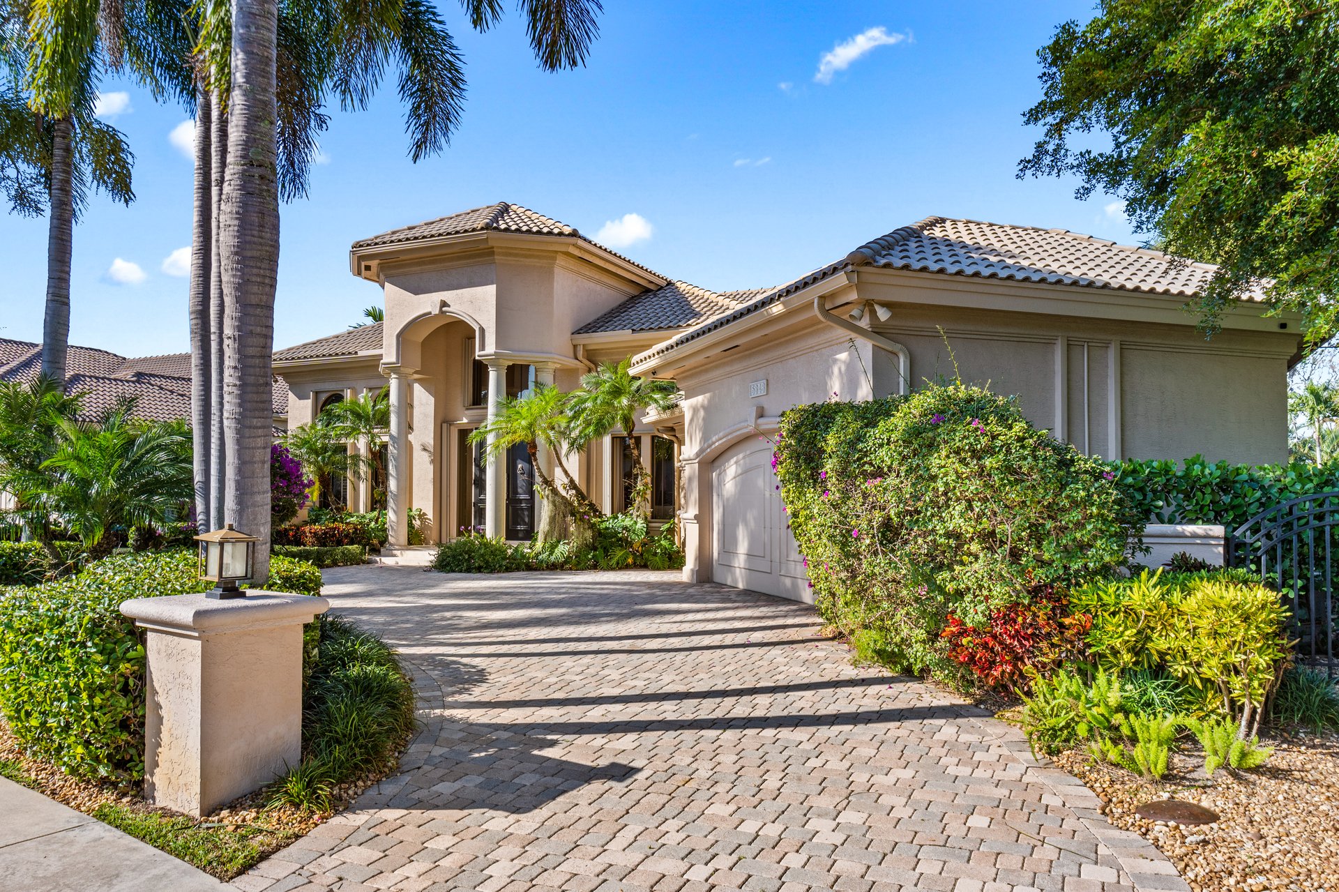 5848 Vintage Oaks Circle