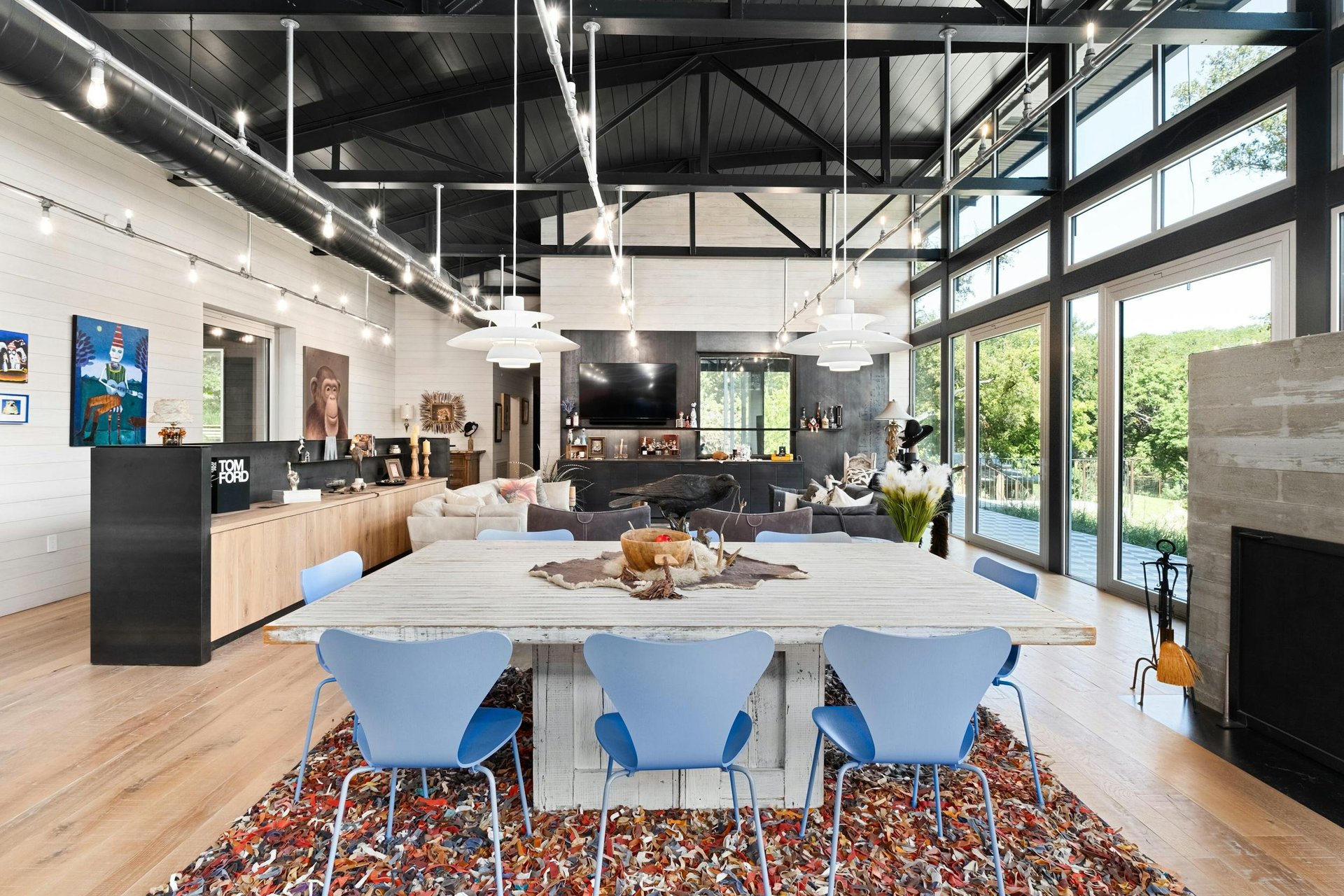 2212 River Hills Road 
