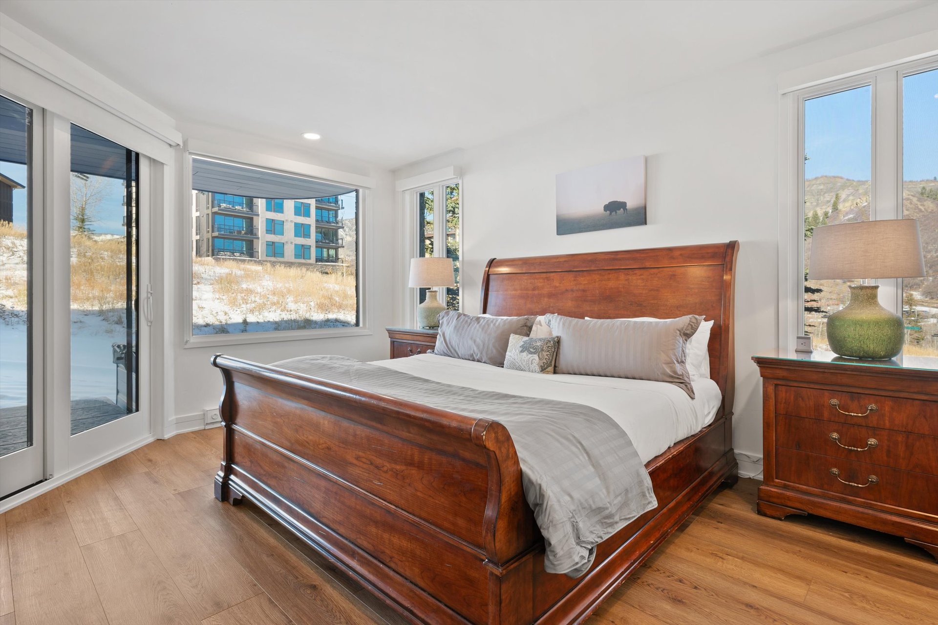 Ski-In/Ski-Out Luxury: Deerbrook Townhome