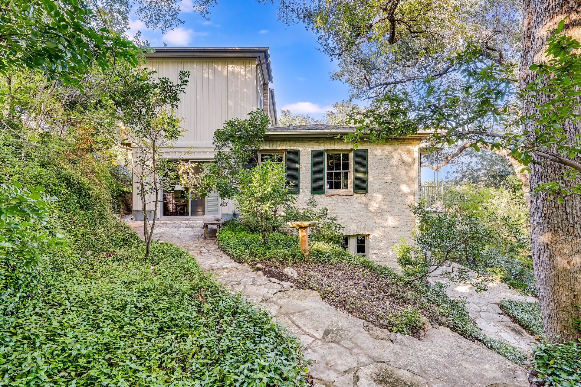 1511 Rainbow Bend