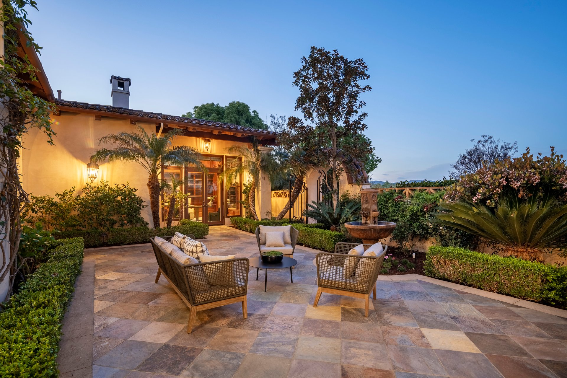 Luxury Living Redefined: Executive Rental in The Bridges