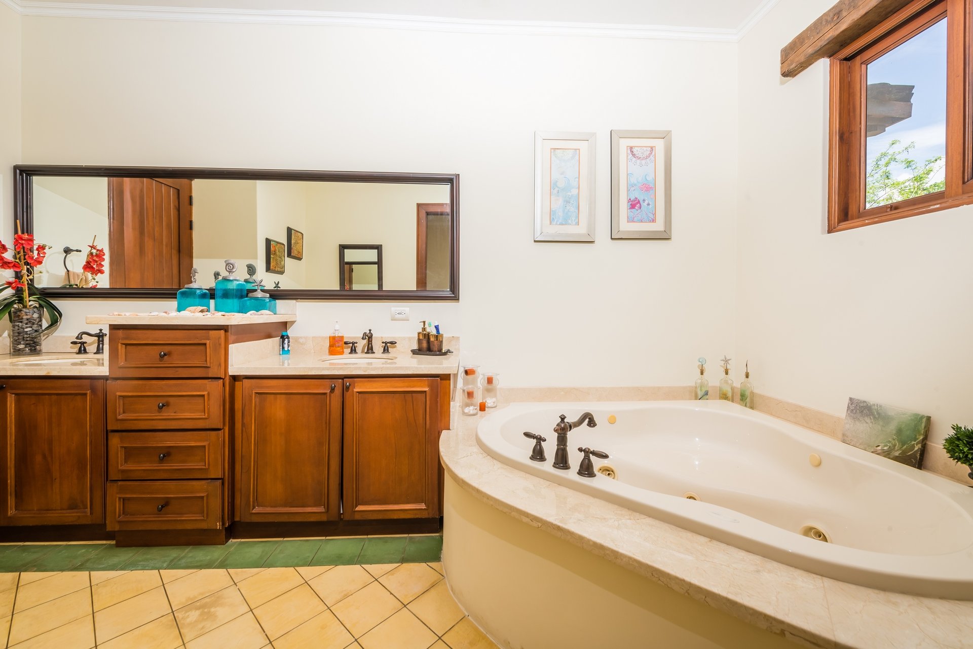 Casa Miraflores, Reserva De Golf #94 | Welcome to Casa Miraflores, an exquisite colonial-style estate home located in Hacienda Pinilla!