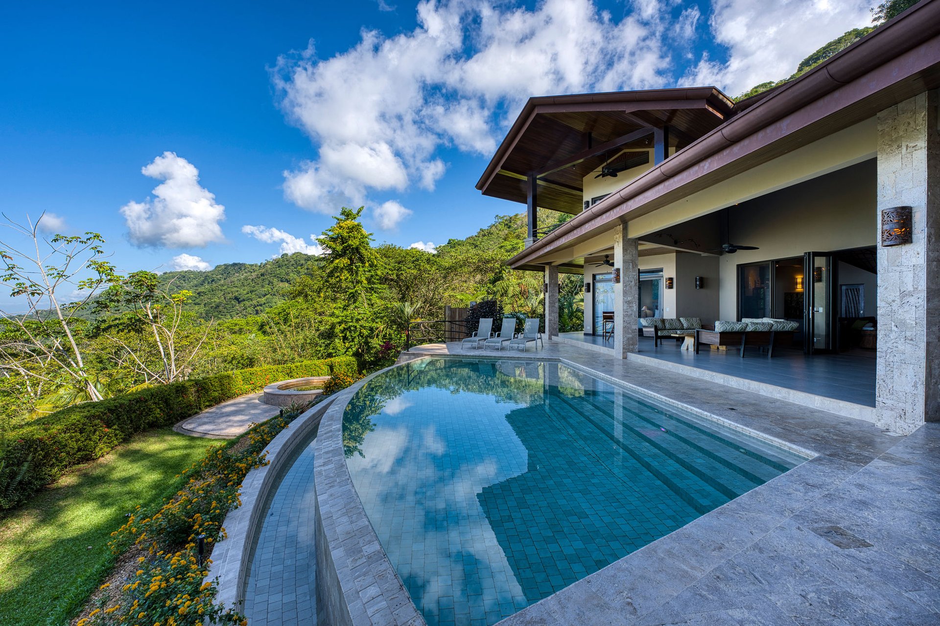 Casa Bambú – LUXURY 5 BEDROOM ESTATE WITH EXCEPTIONAL OCEAN VIEWS