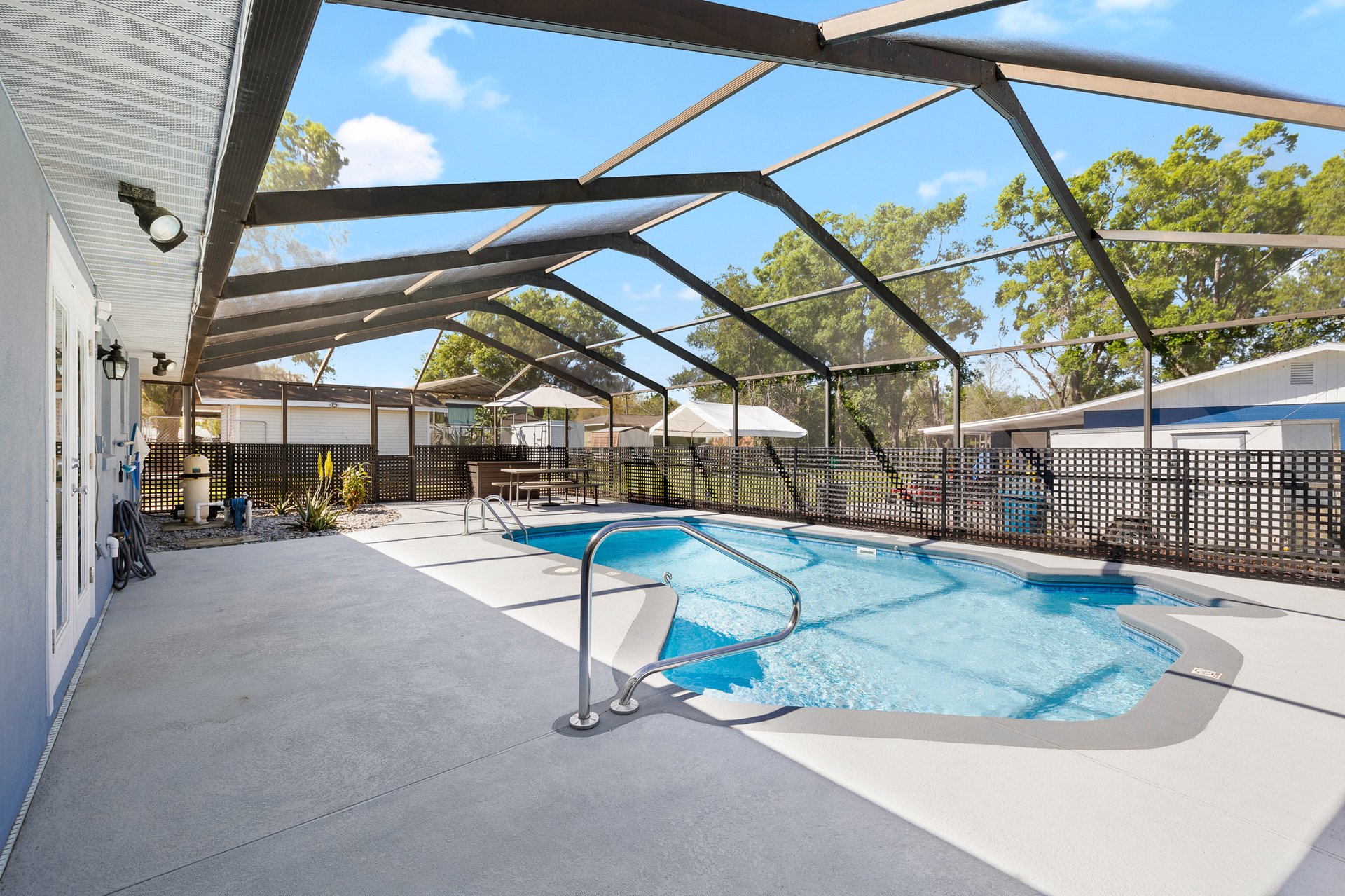 3399 RIVERDALE DR