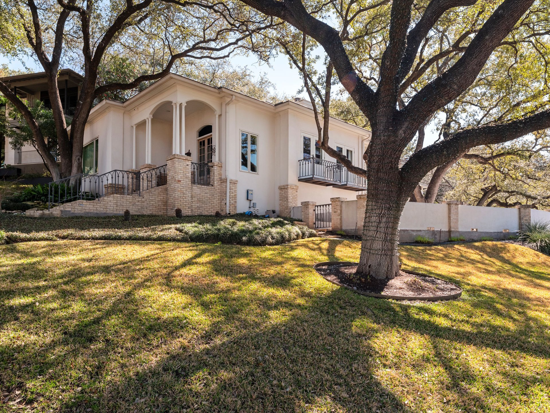 2701 Scenic Dr
