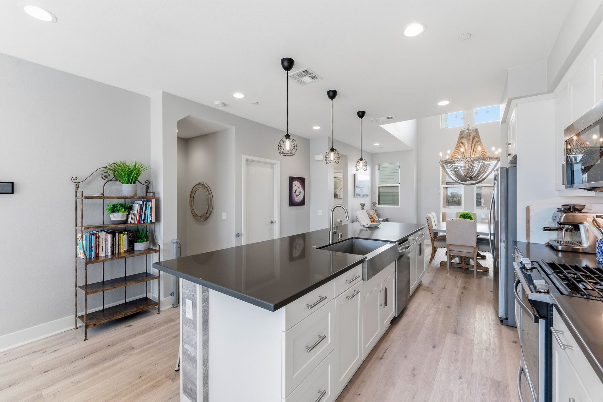 1650 Topanga