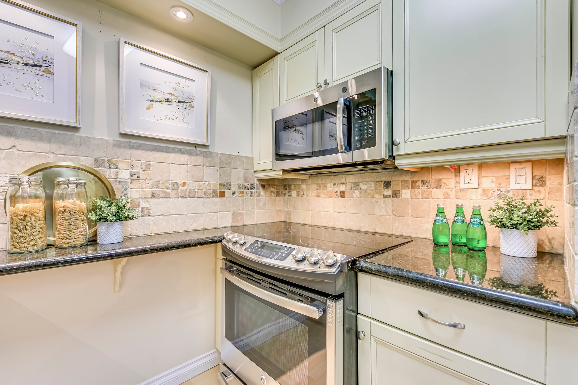 185 Robinson St 205
