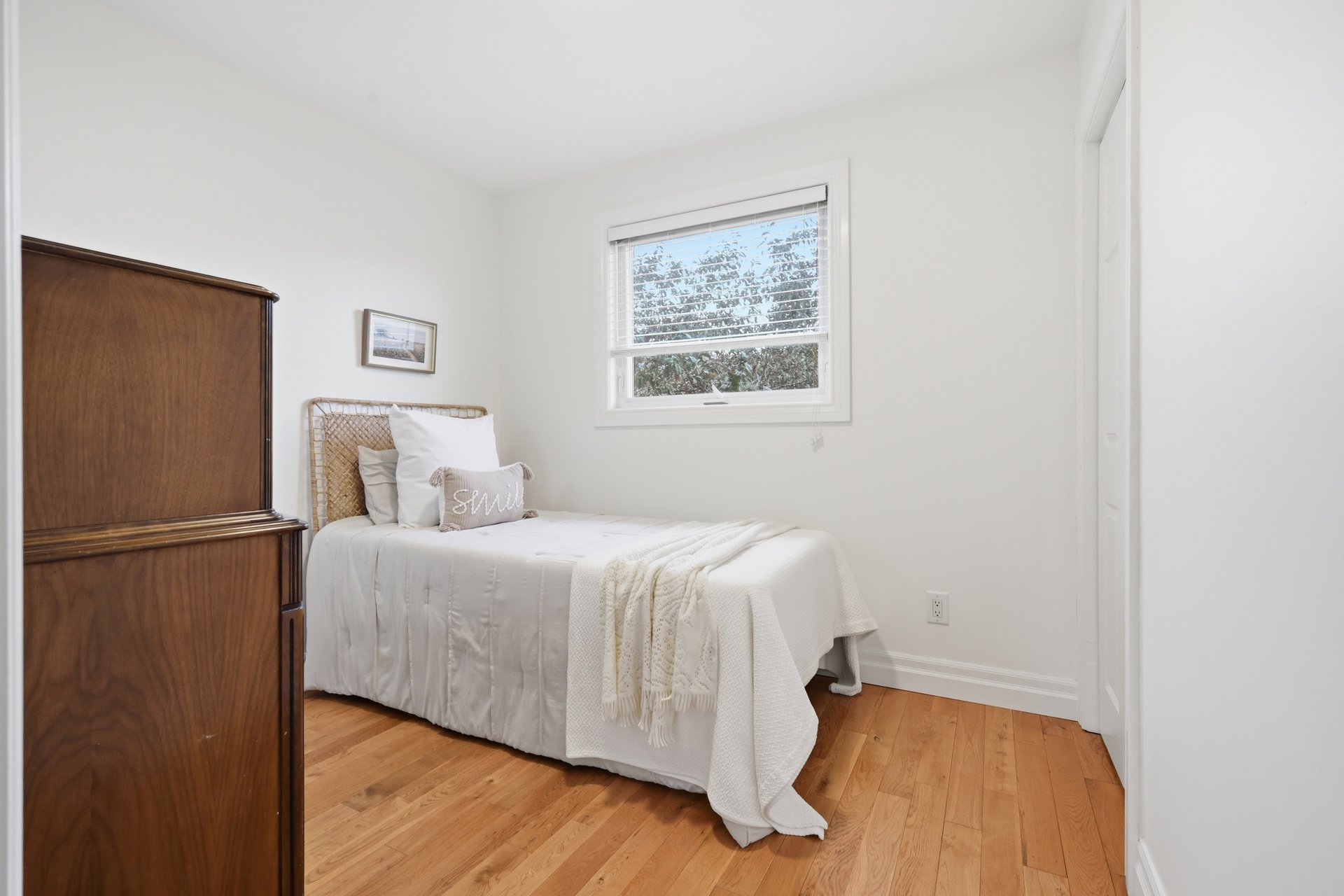 Spacious River Oaks Backsplit