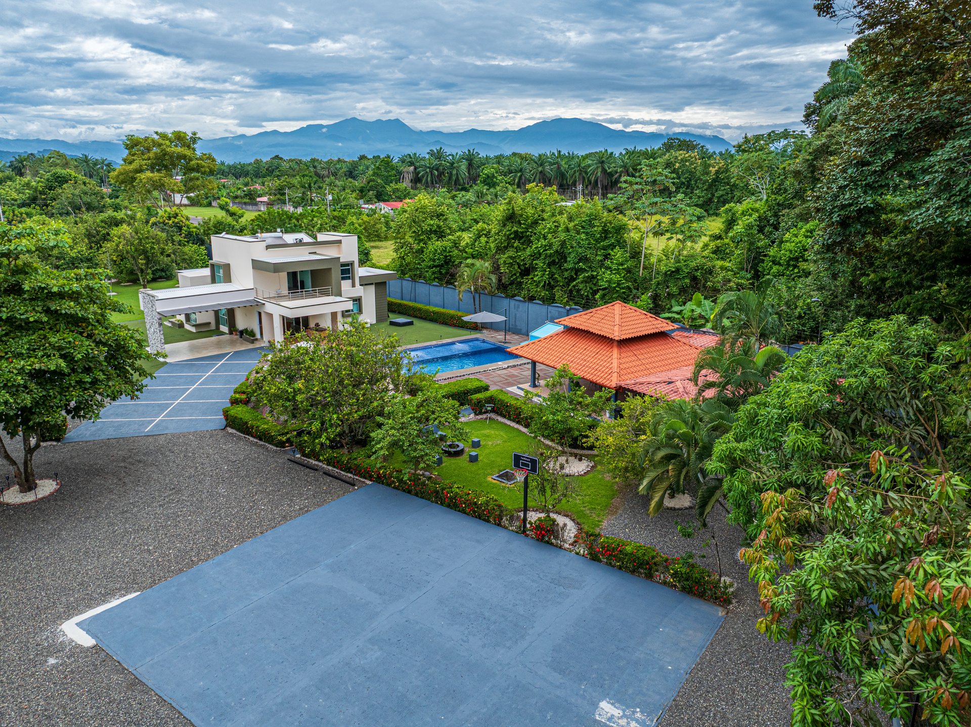 Beautiful house near to the beach | Tranquility and style