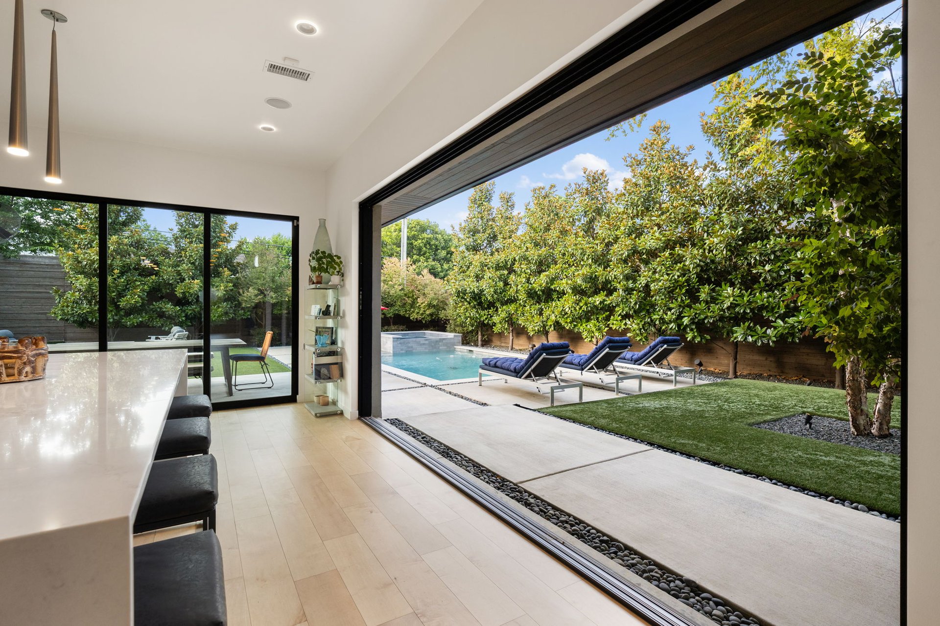 423 W Colorado Boulevard