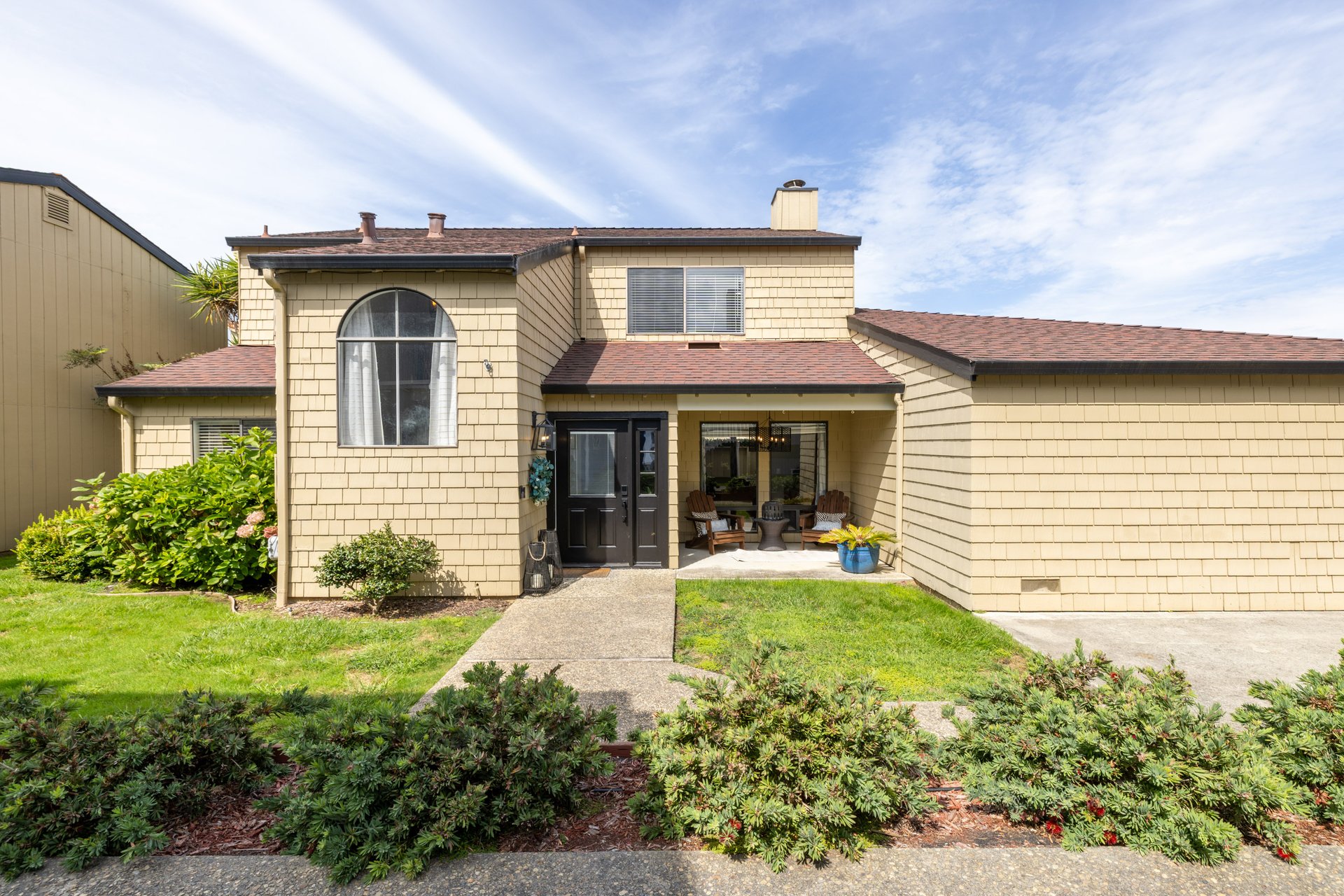 Charming Updated Townhouse Near the Ocean