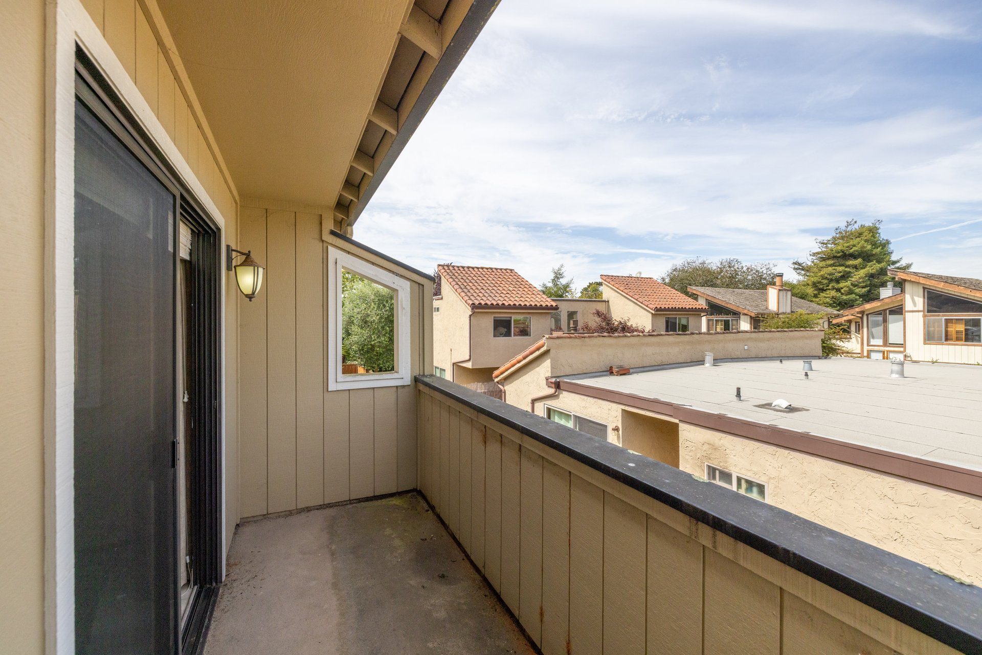 Charming Updated Townhouse Near the Ocean