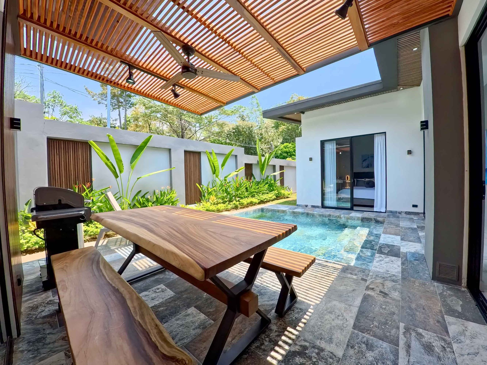 Great Location Brand New Pool House