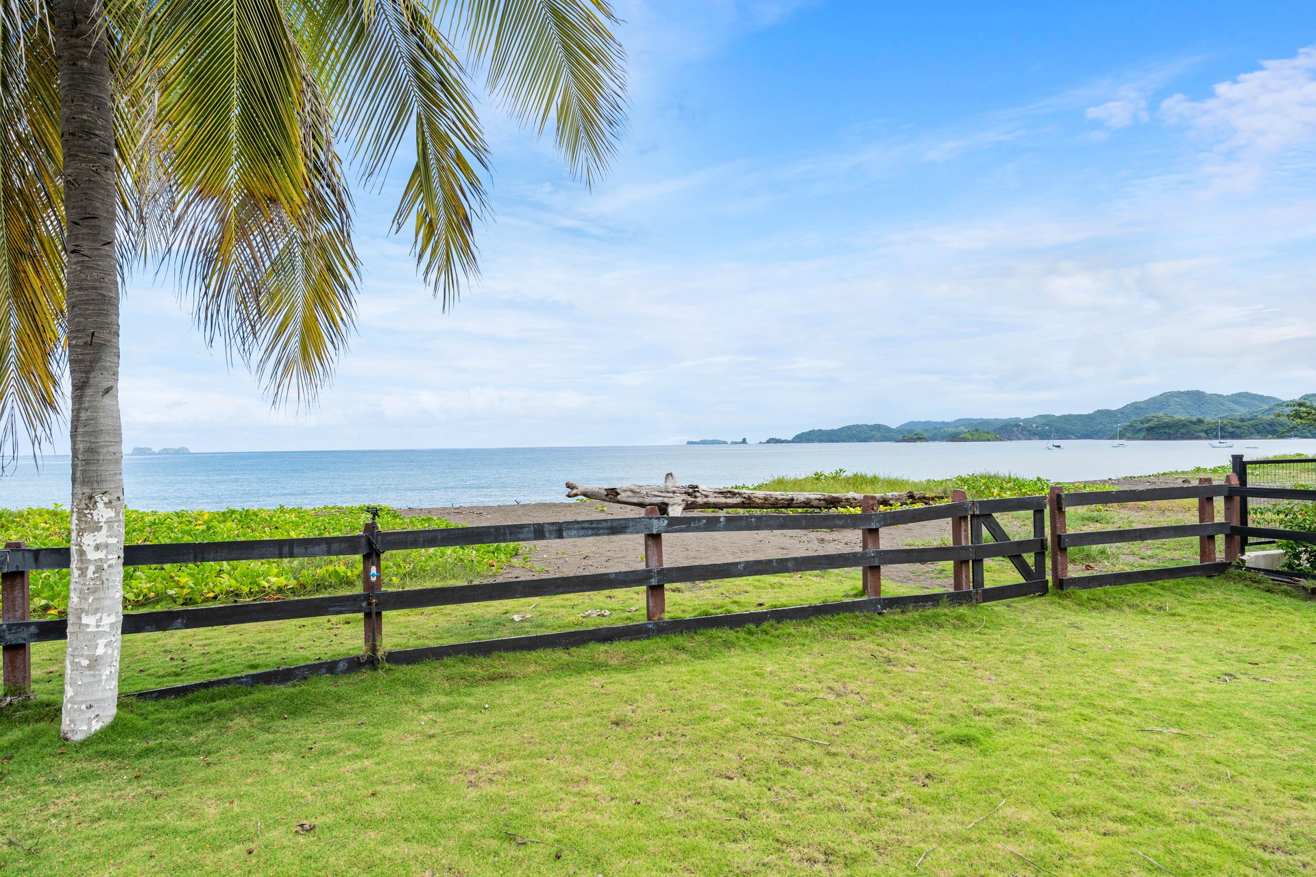 Twin Dolphins 1A - Beachfront Condo in Playa Potrero Costa Rica