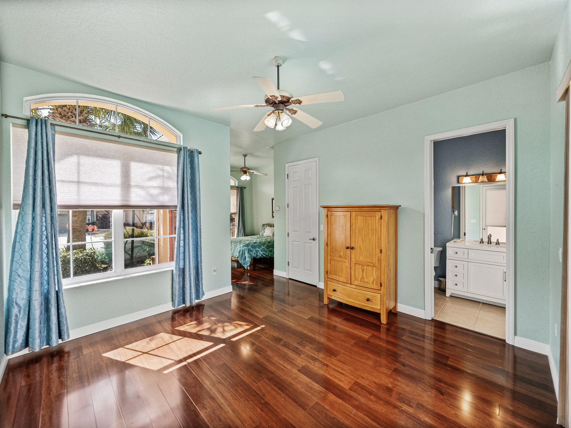12333 WOODLANDS CIR