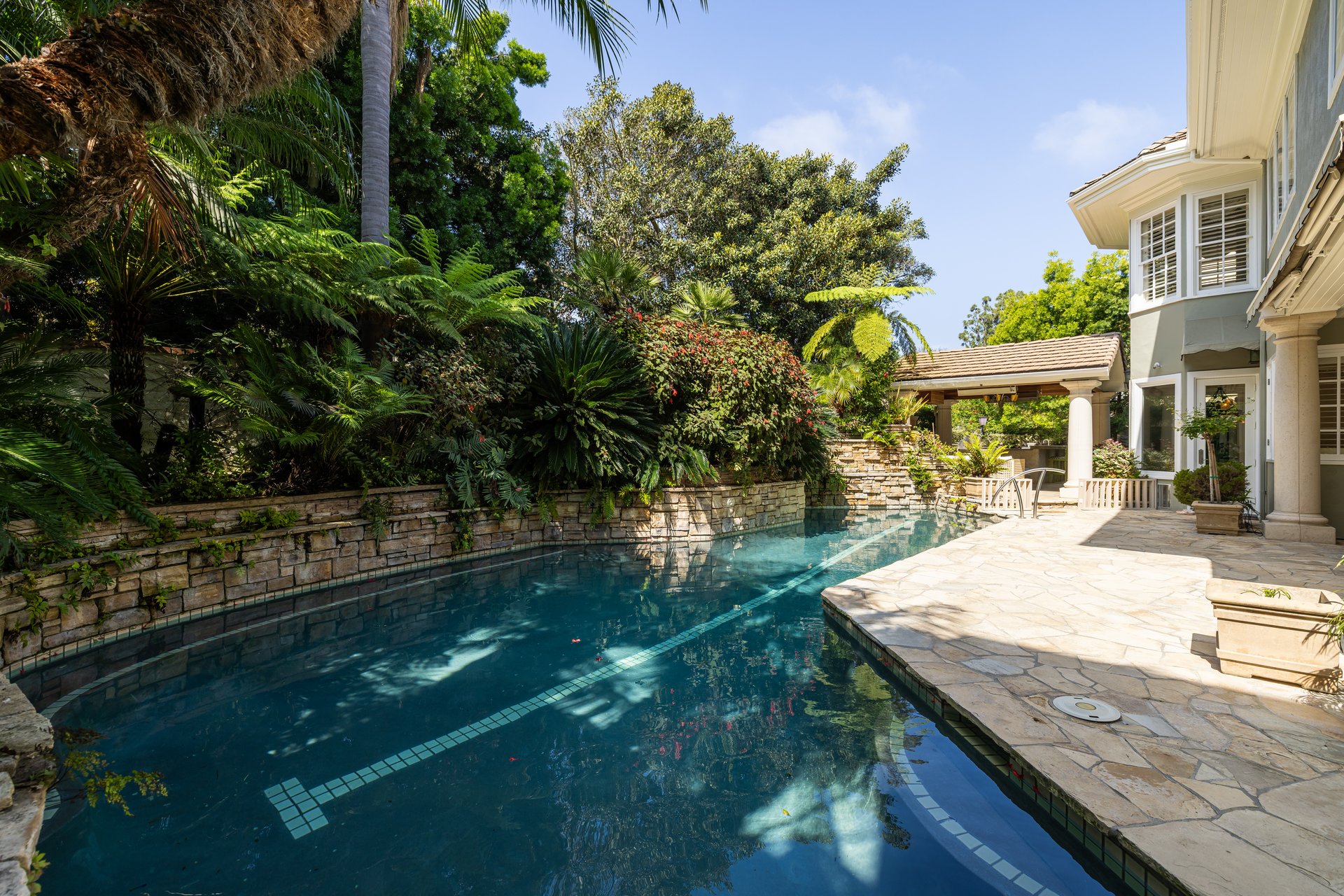 3 Weybridge Court