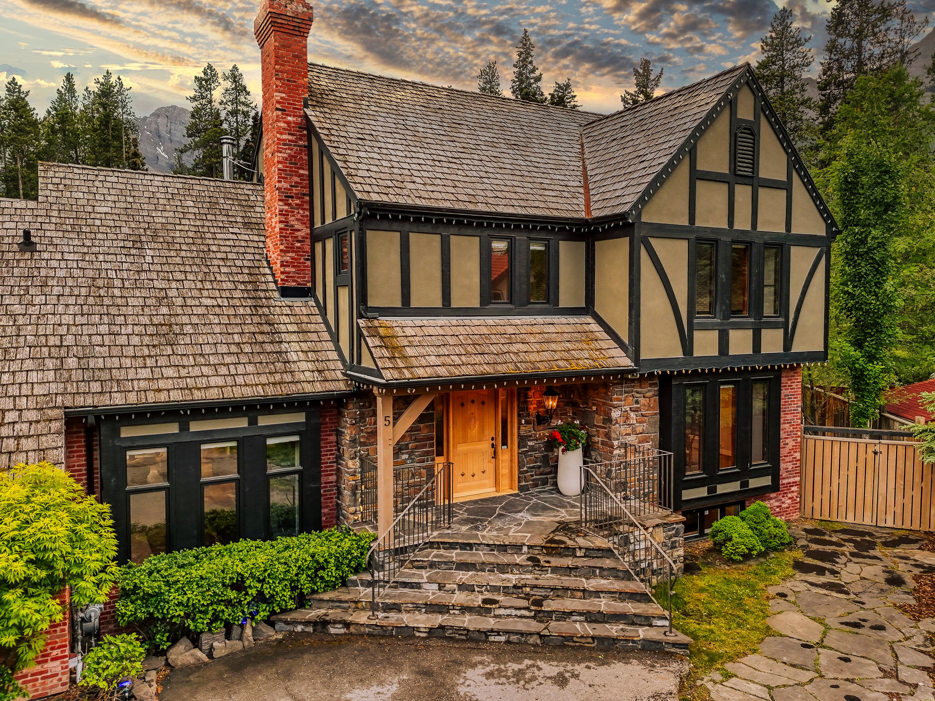 AUCTION BIDDING OPEN: Bidding ends December 17th | 5 Woodside Lane