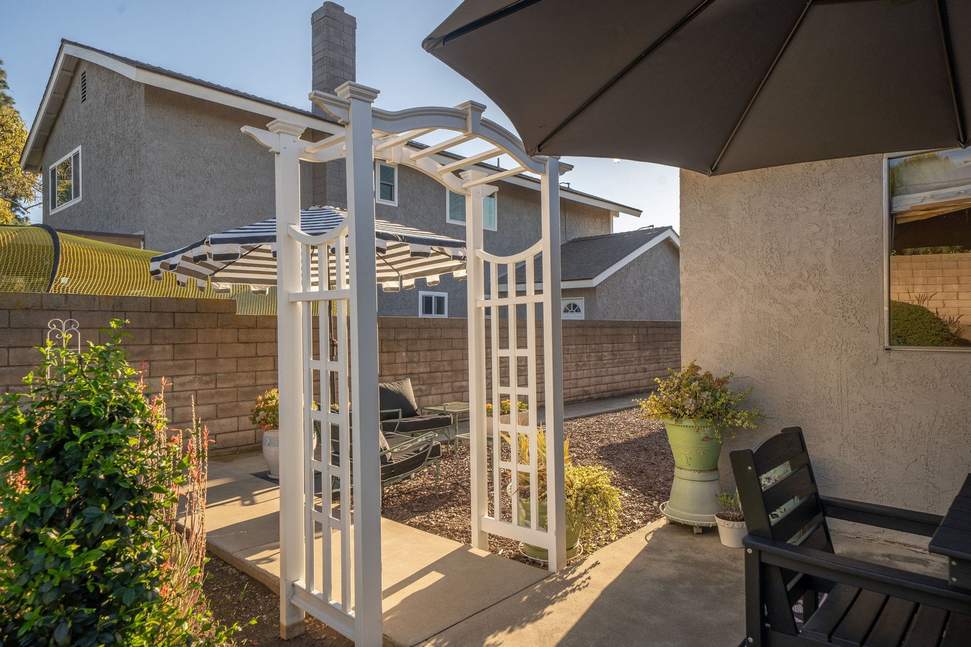 5022 N Burnaby
