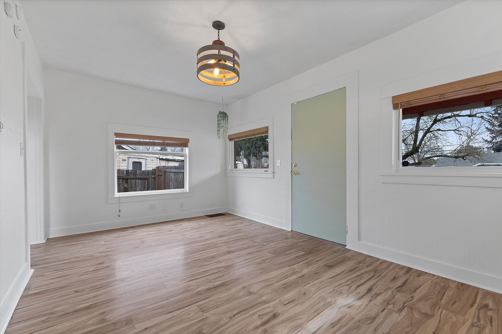 4805 NE 110th Ave