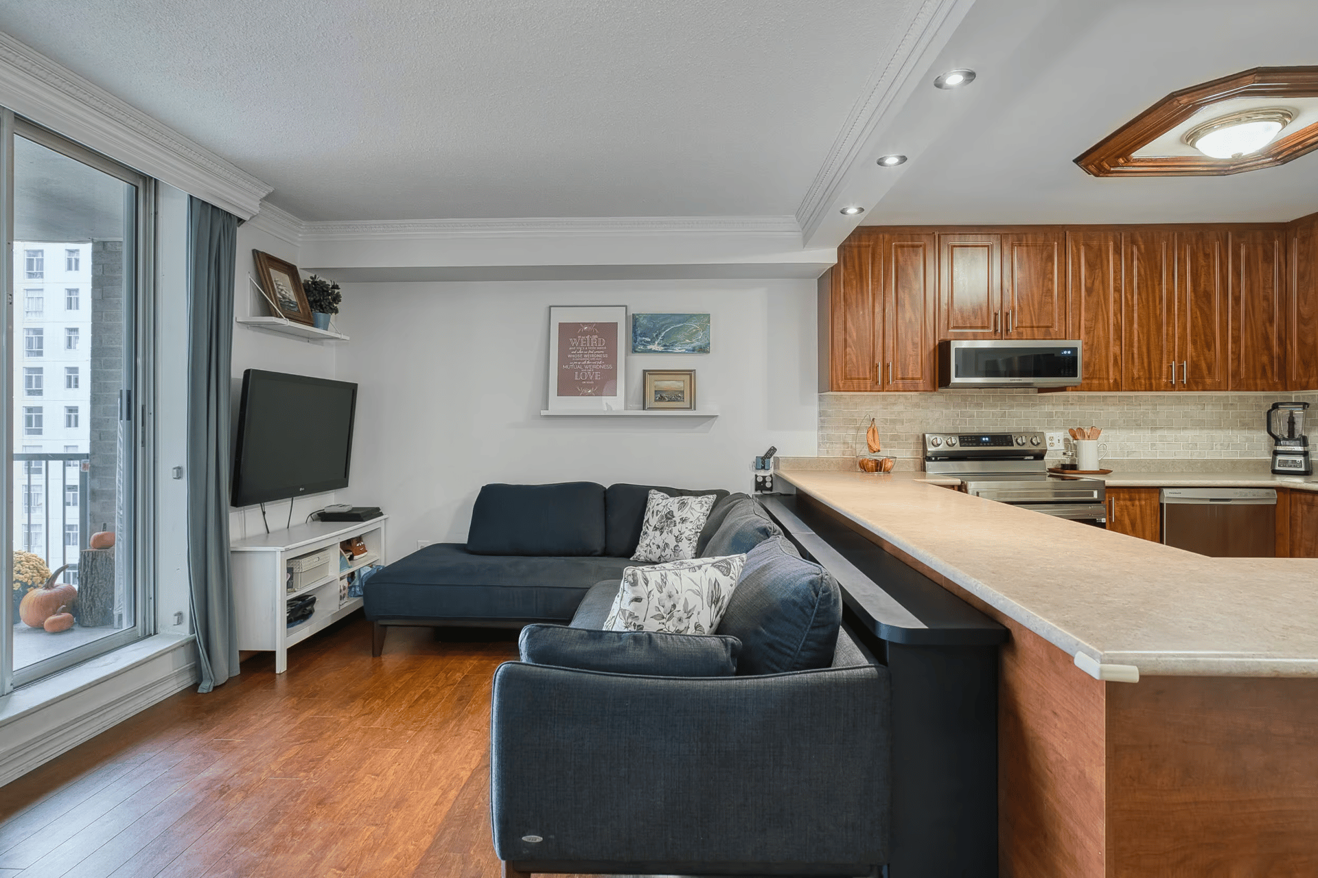 3559 Eglinton Ave W #1106