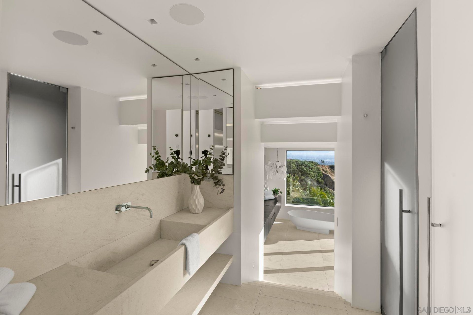 5811 Box Canyon Rd. La Jolla, CA