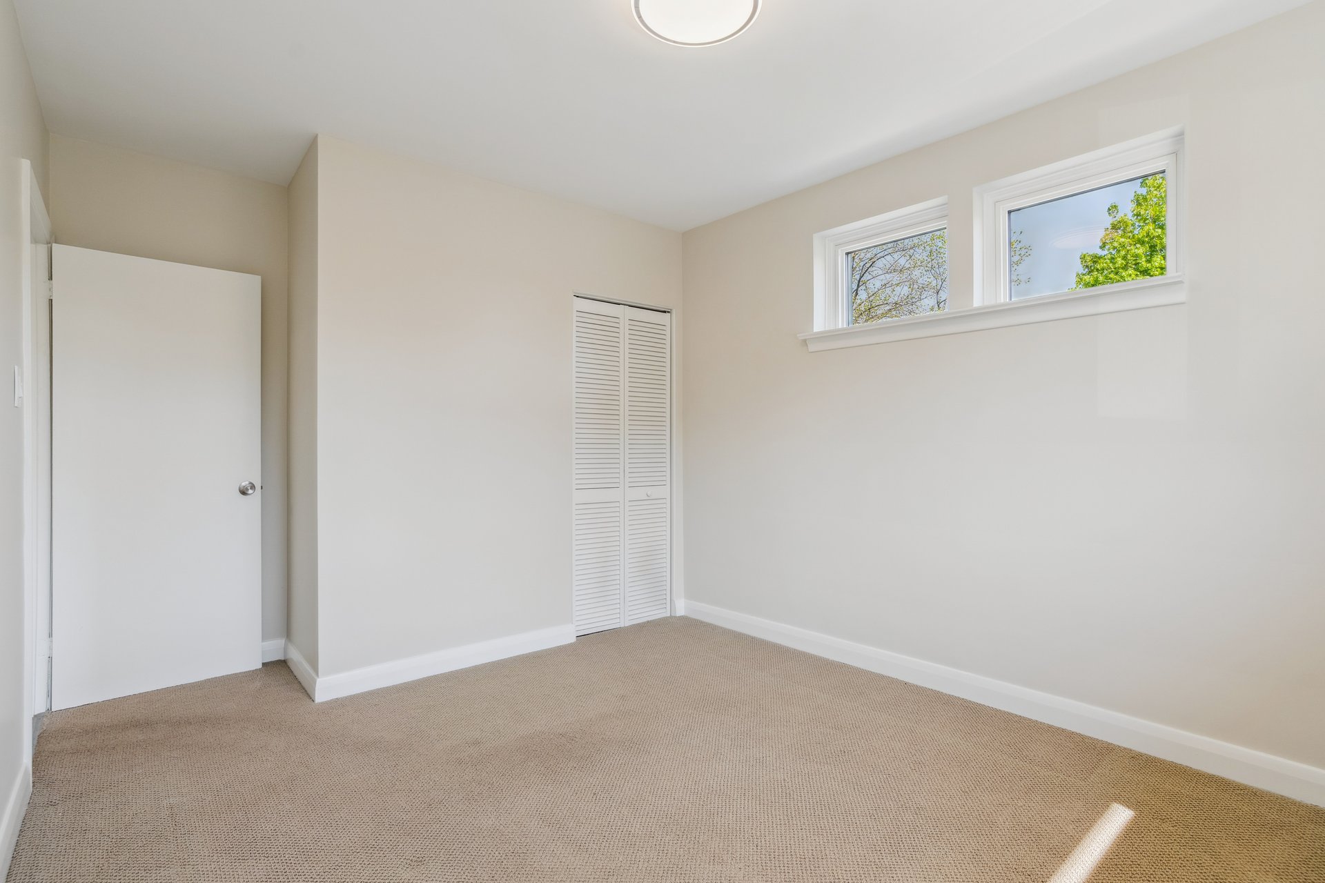 Bungalow on 60' x 125' lot with endless potential