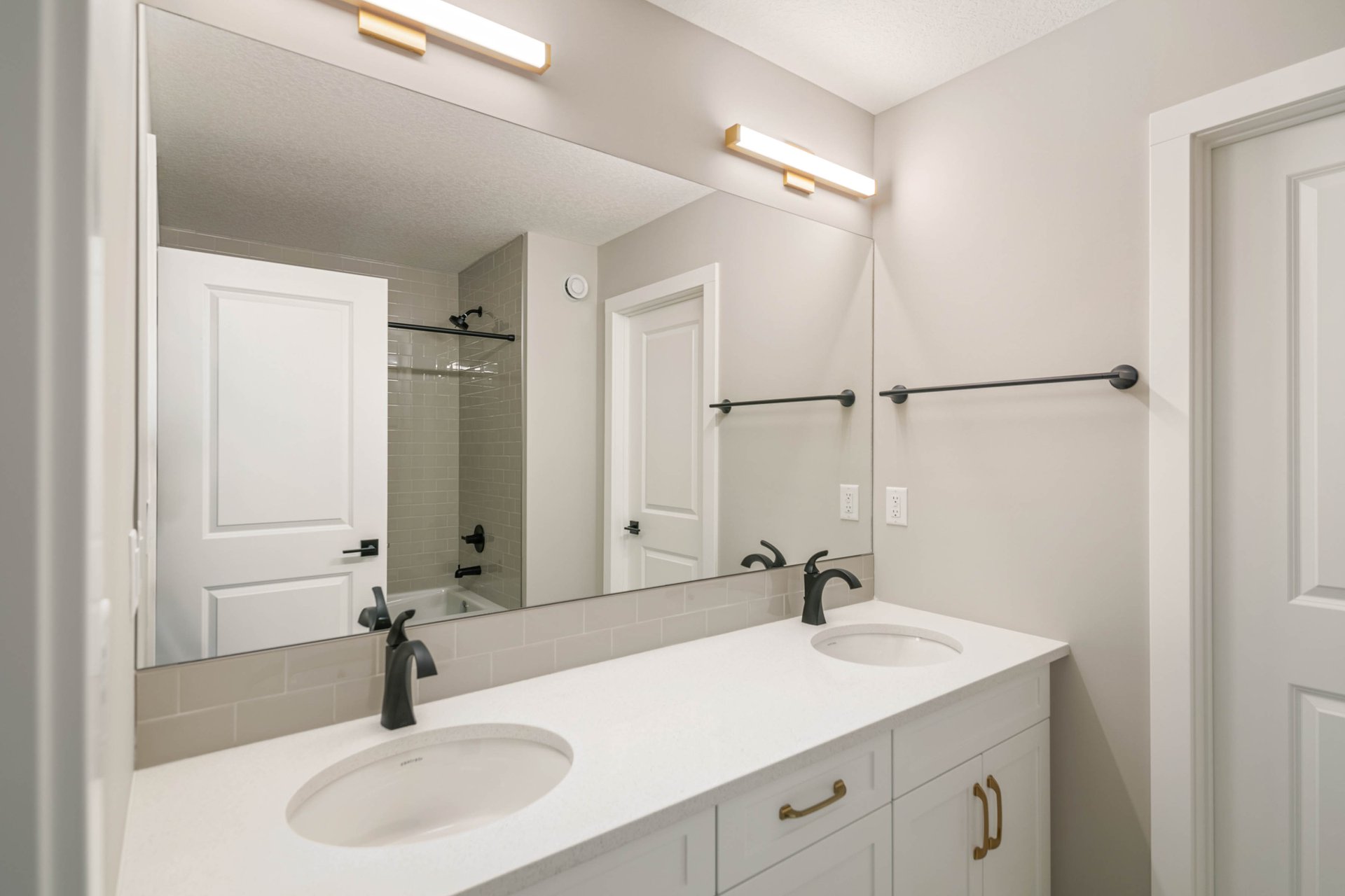 143 Belvedere Crescent SE
