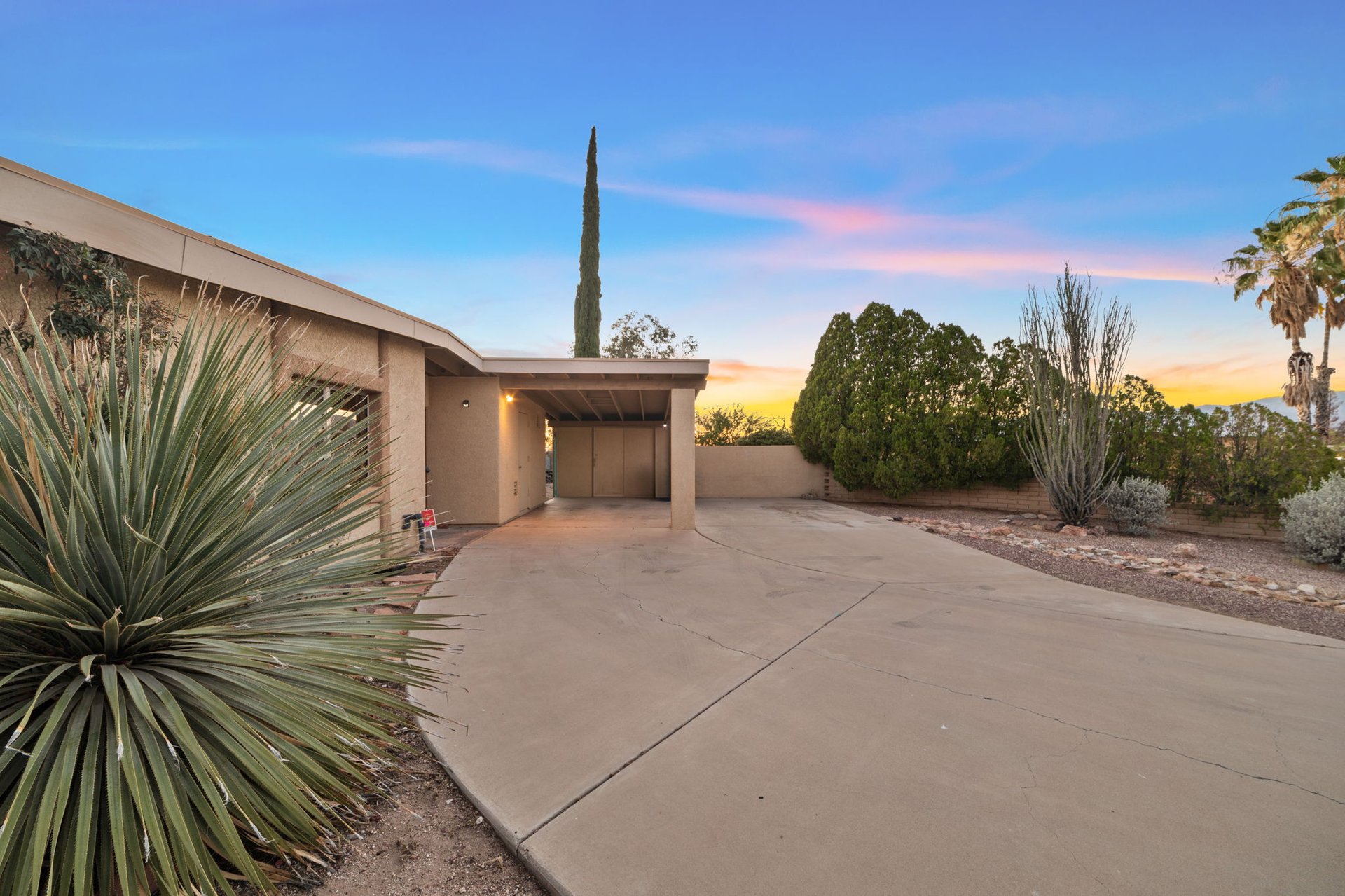 2540 S Marianne
