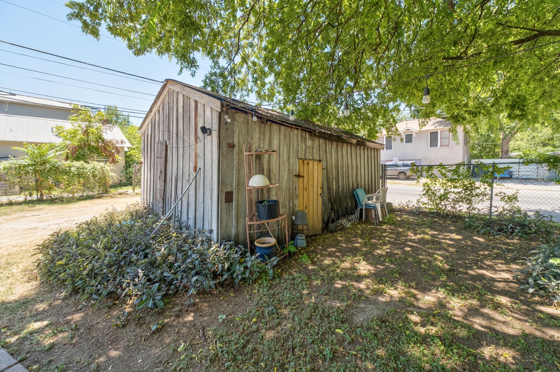 2201 E Cesar Chavez