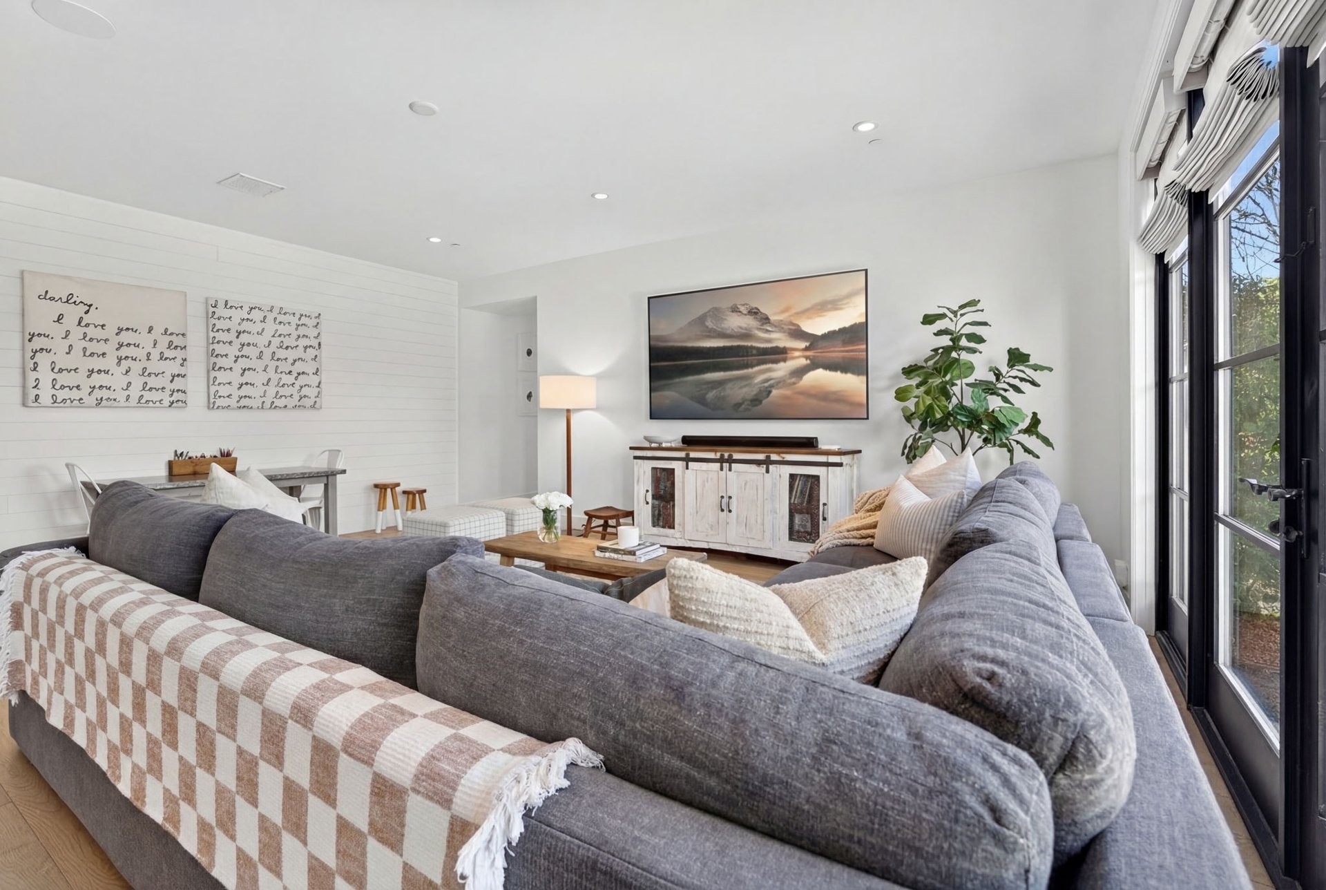5217 E CALLE REDONDA