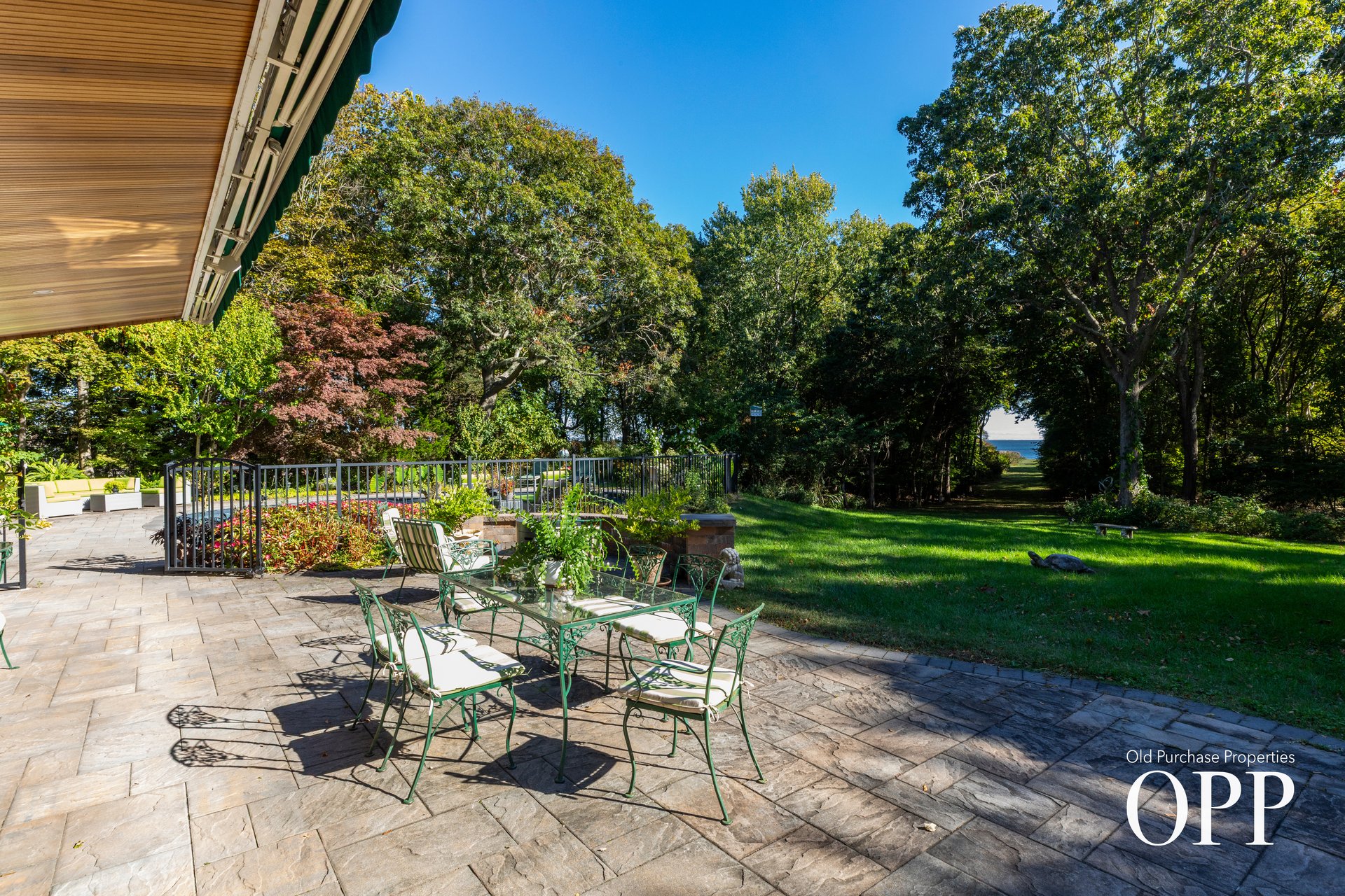 Hollywood: A Waterfront Modernist Retreat on 3.5 Acres