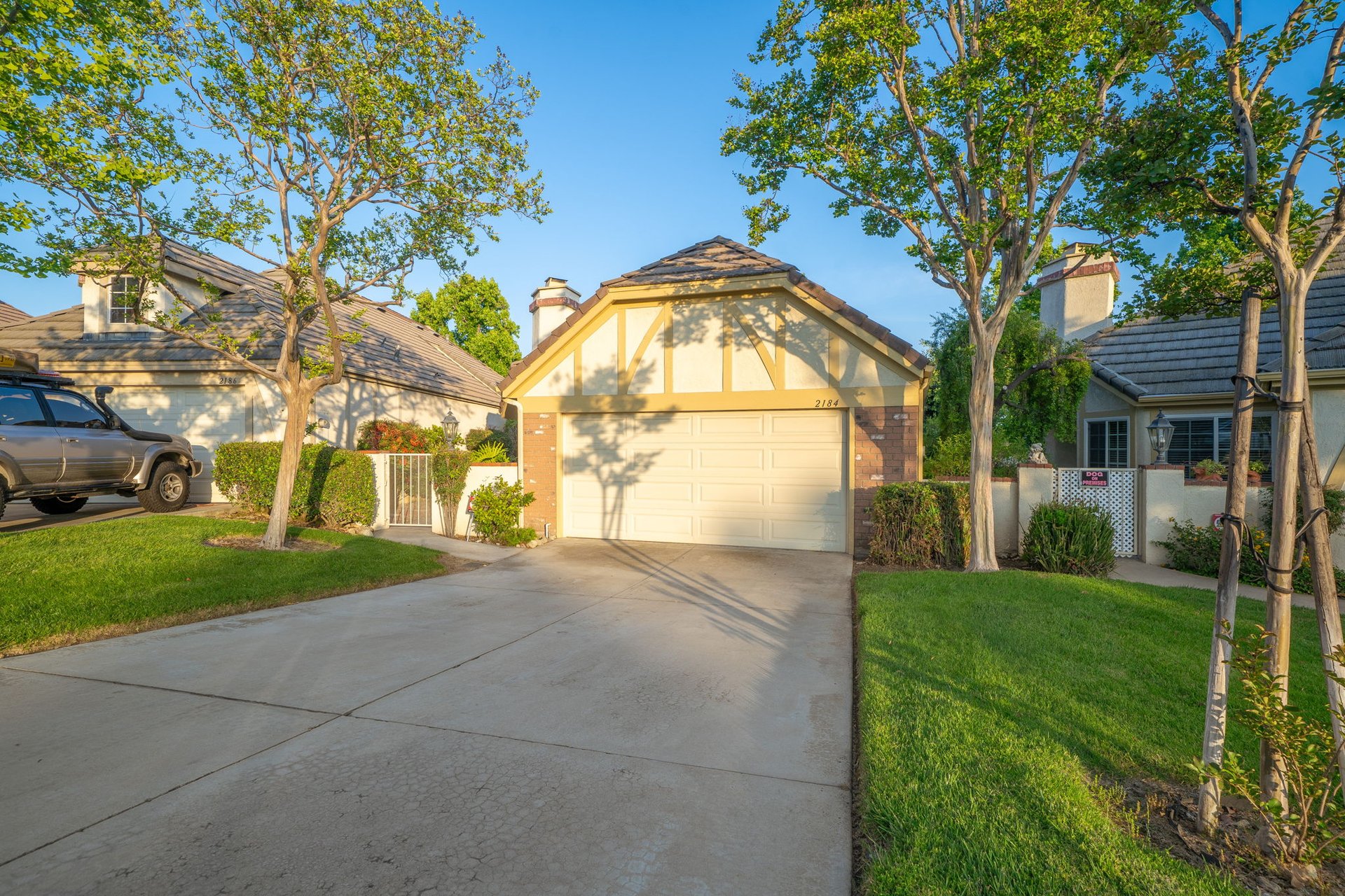 2184 Paris Circle