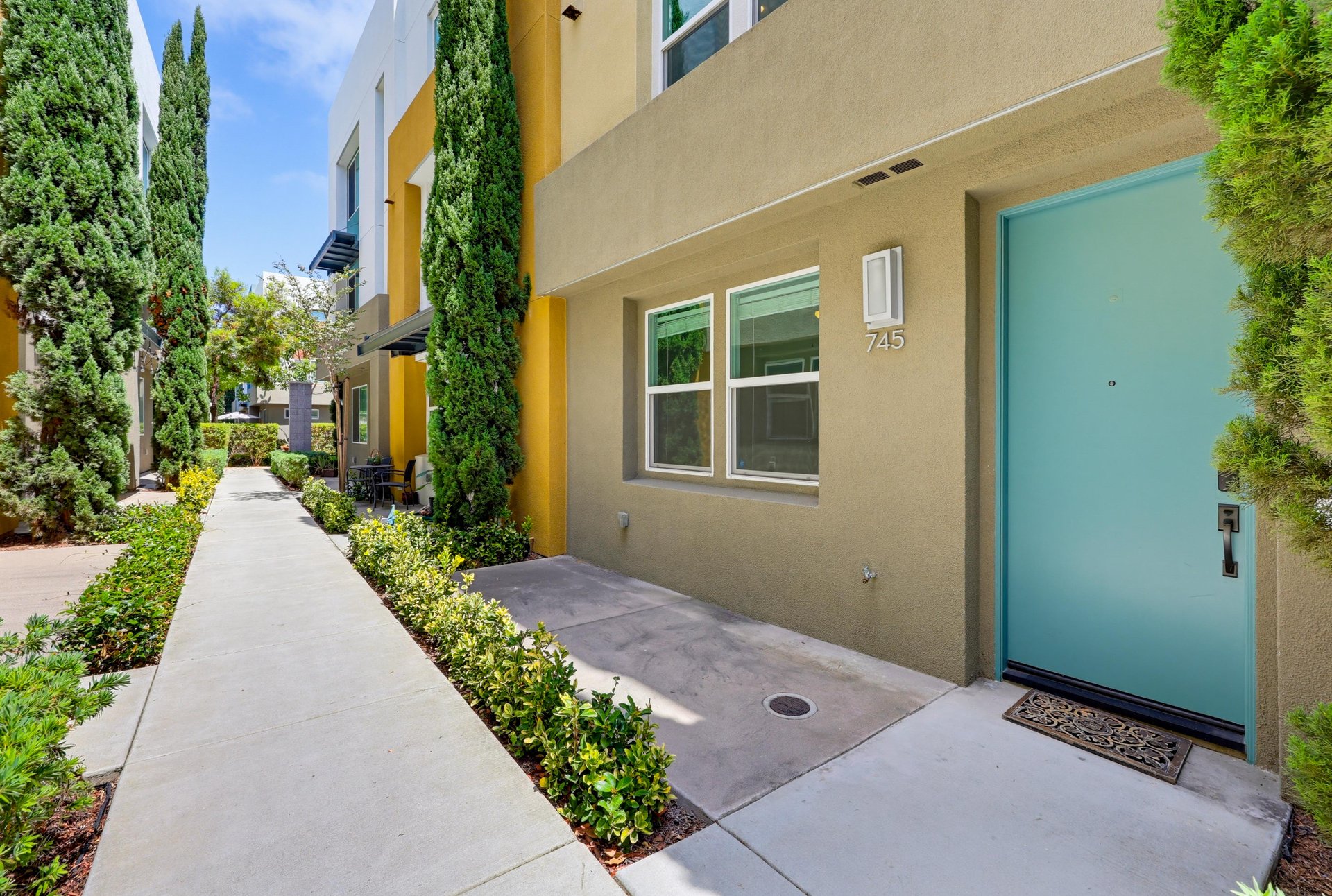 745 Shoreline Rd