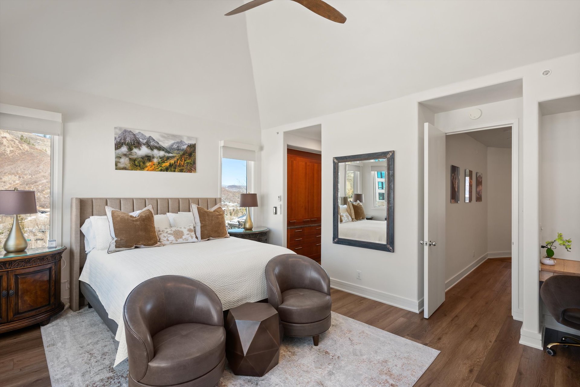Ski-In/Ski-Out Luxury: Deerbrook Townhome