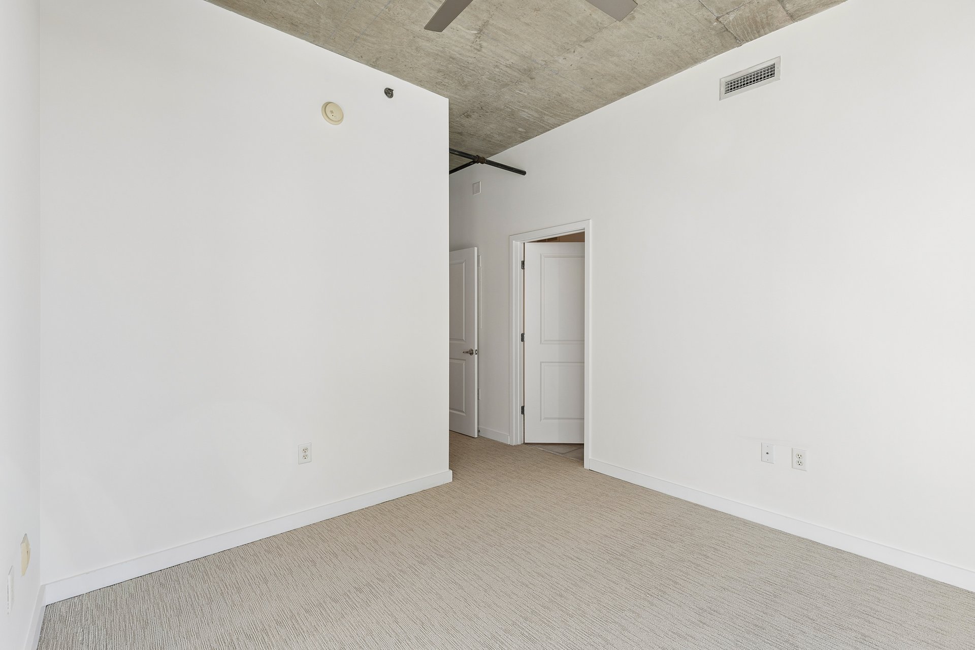 943 Peachtree Street NE Unit 913