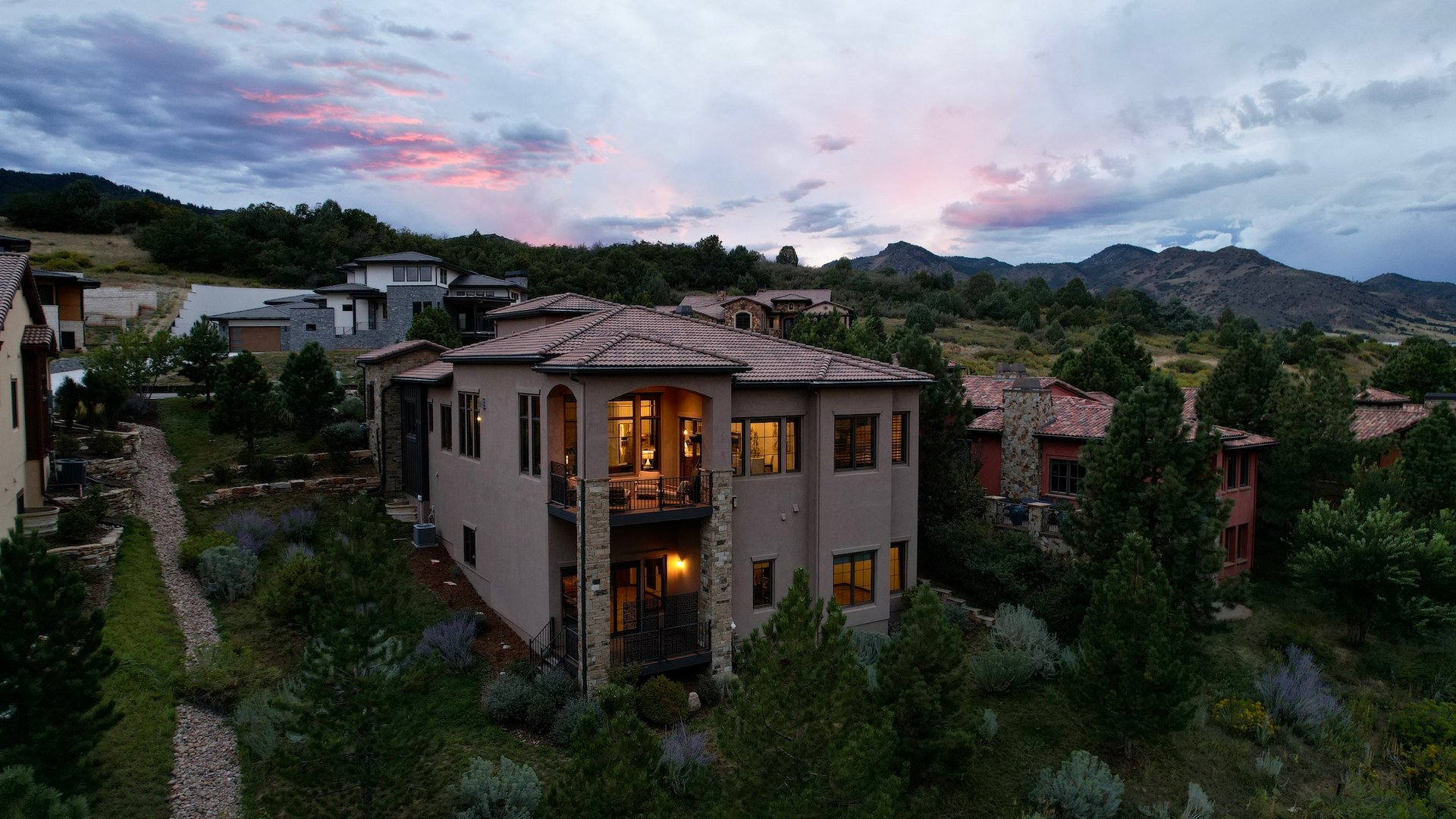8122 Raphael Lane