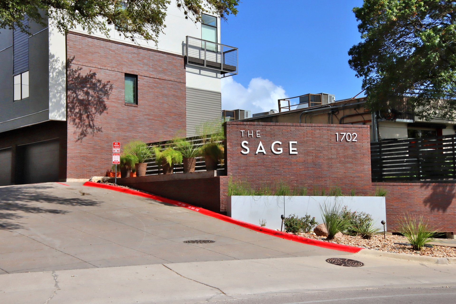 1702 S Lamar Blvd #28