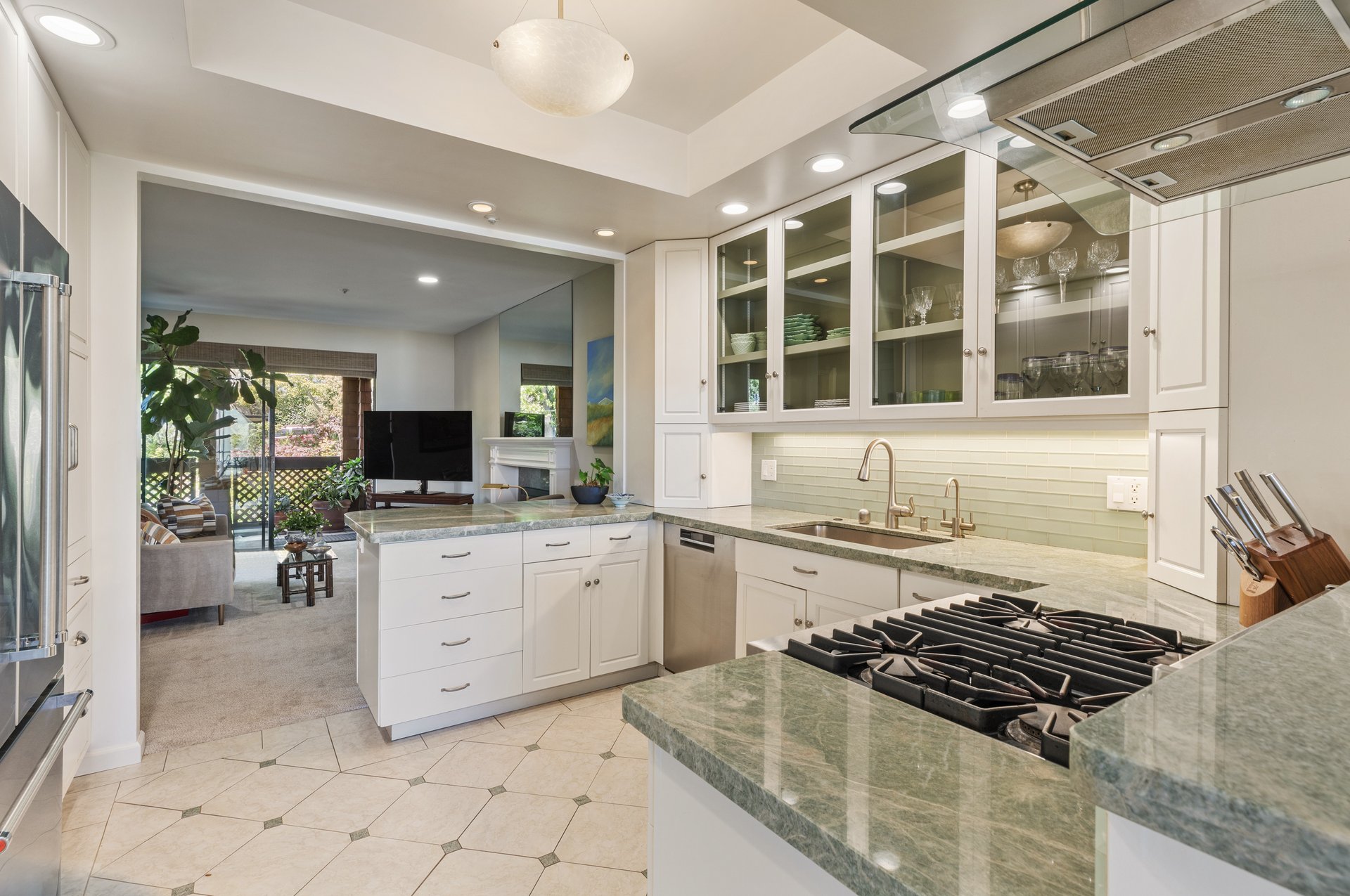 Luxury Condo with Sweeping Bay Views
